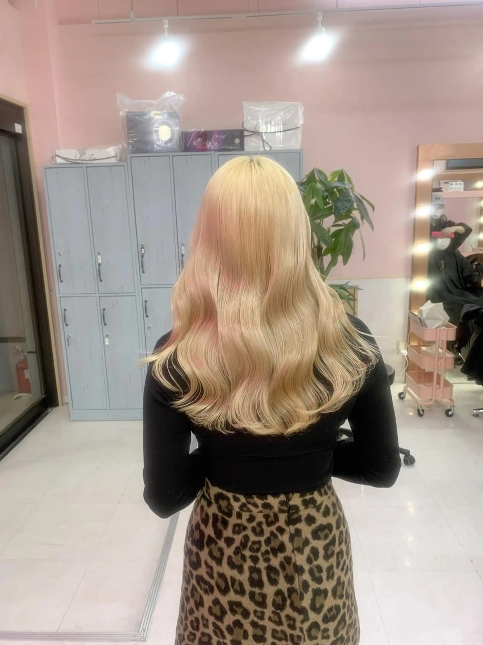 セミロング アッシュ アッシュグレー アッシュグレージュ ミストバング ピンクブラウン ヘアカラー トリートメント ハイトーン髪質改善 🎀🐰堀川智史🎀のヘアスタイル