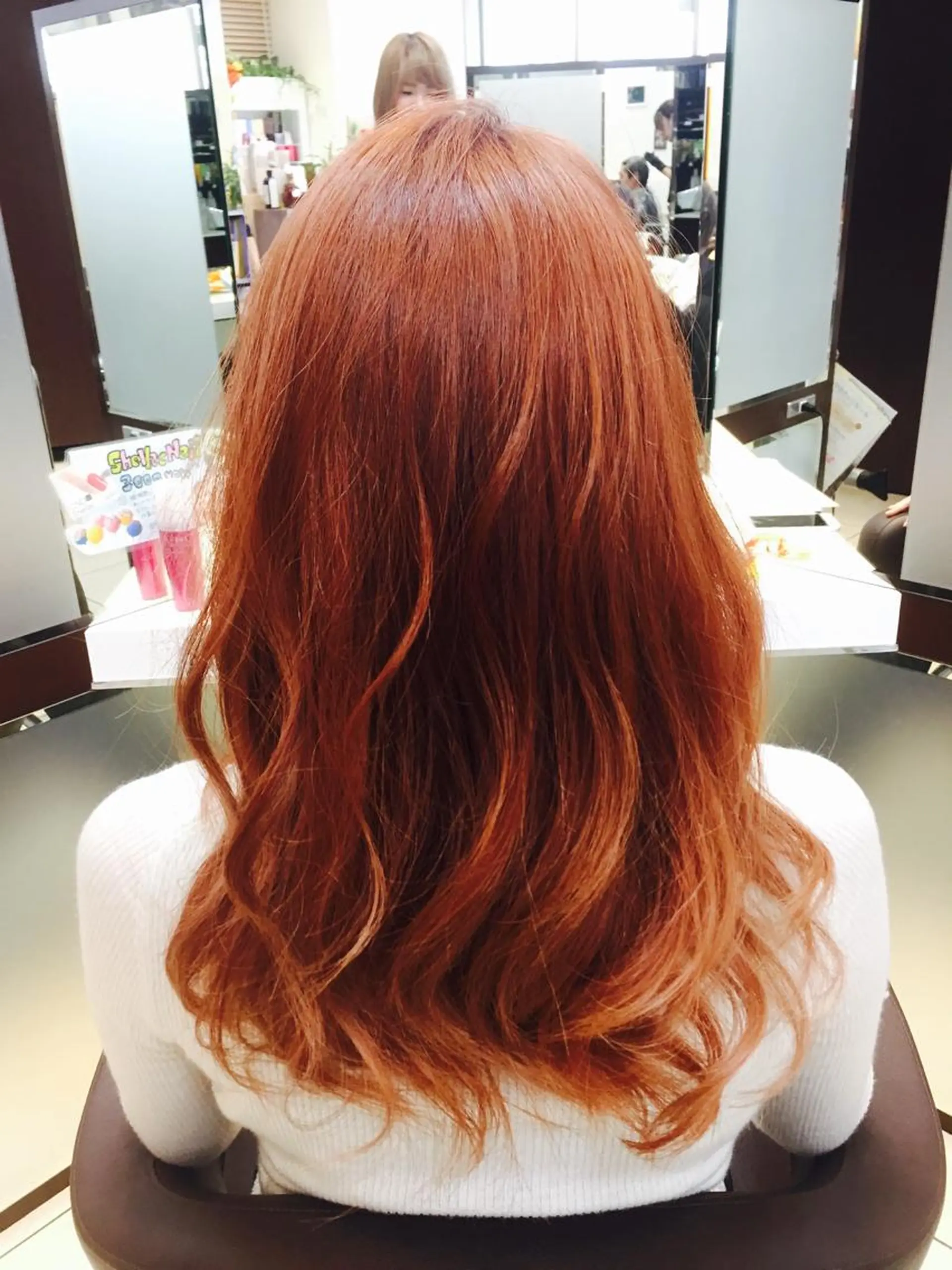 ロング カラー テラコッタ スズキ シオリのヘアスタイル