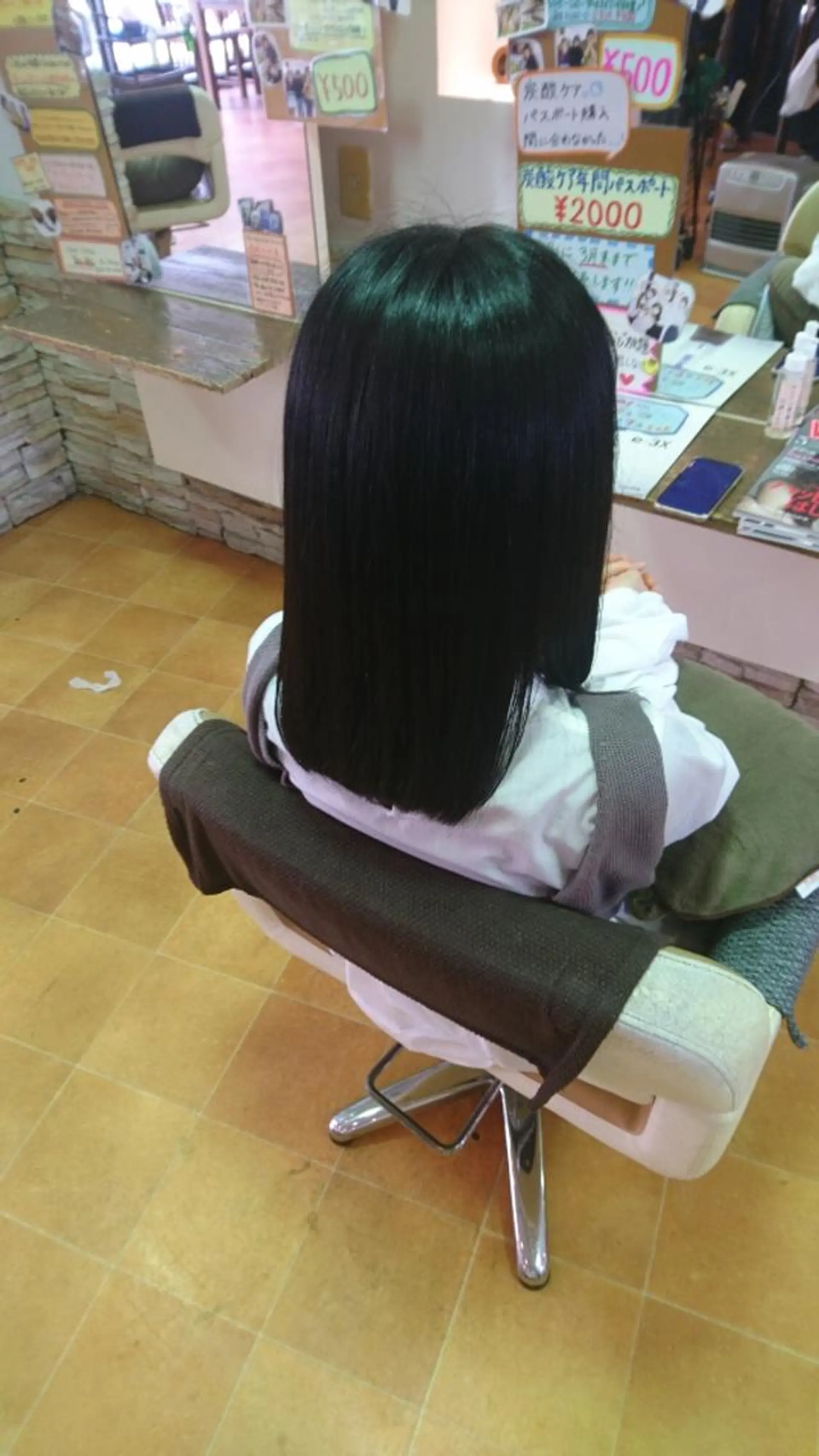 ミディアム カラー 山口 彩海のヘアスタイル