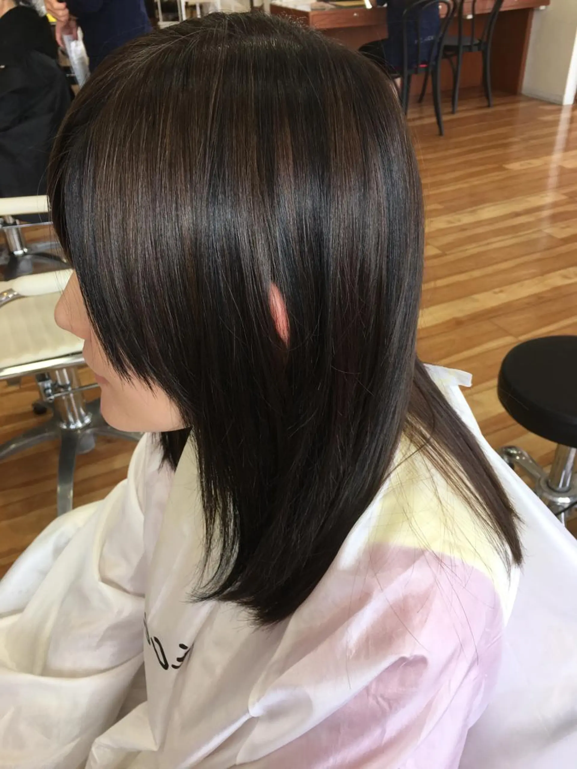 セミロング カラー 髪質改善×レイヤー 高嶋のヘアスタイル