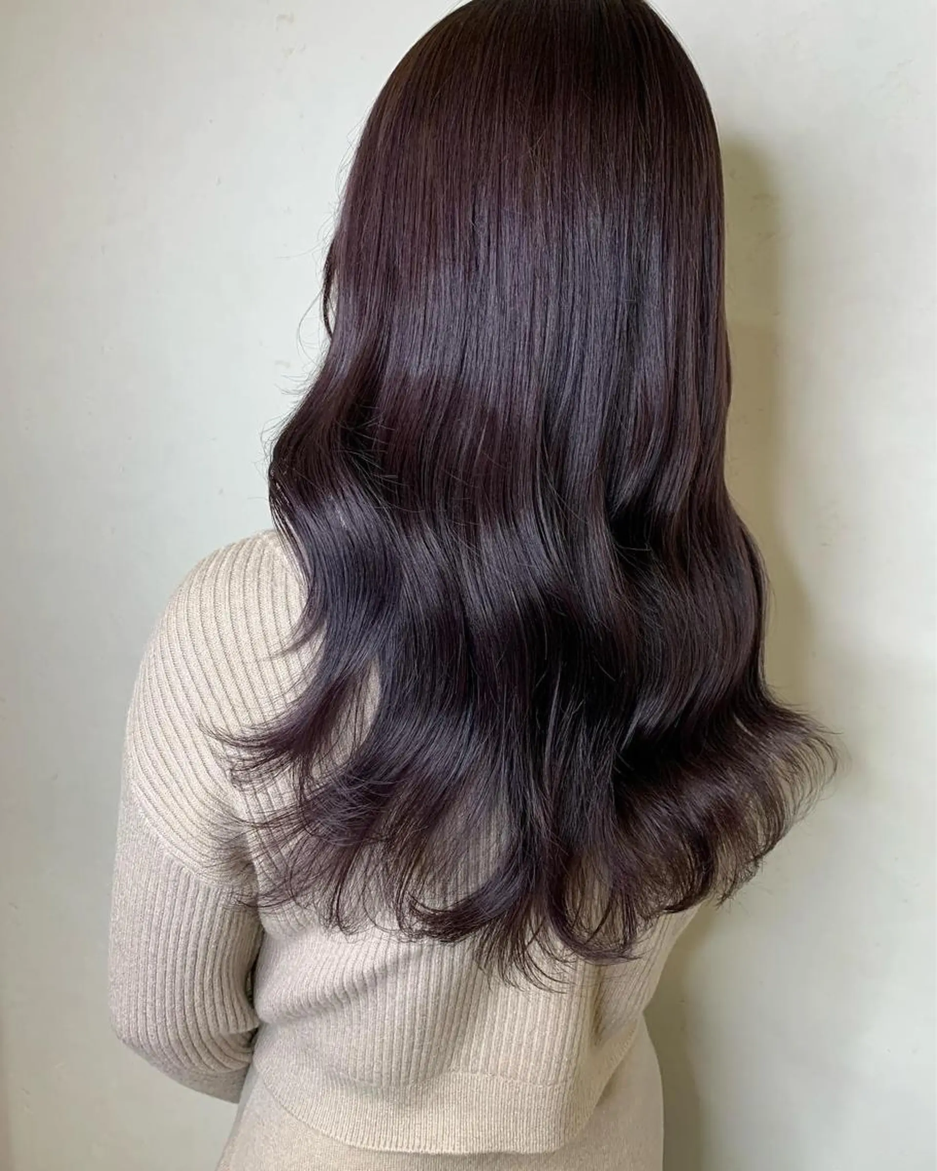 ロング カラー アッシュ 黒髪 ブリーチ ブルーカラー ブルーブラック ヘアカラー トリートメント オリーブカラー 特化　　kaiのヘアスタイル