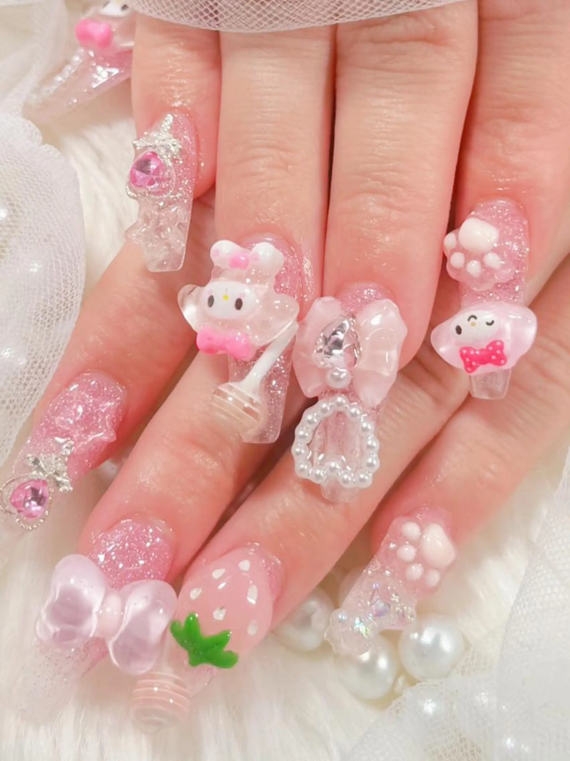 セミロング 韓国風ヘア ハンドネイル Hanaai Salon新大久保店のネイルデザイン