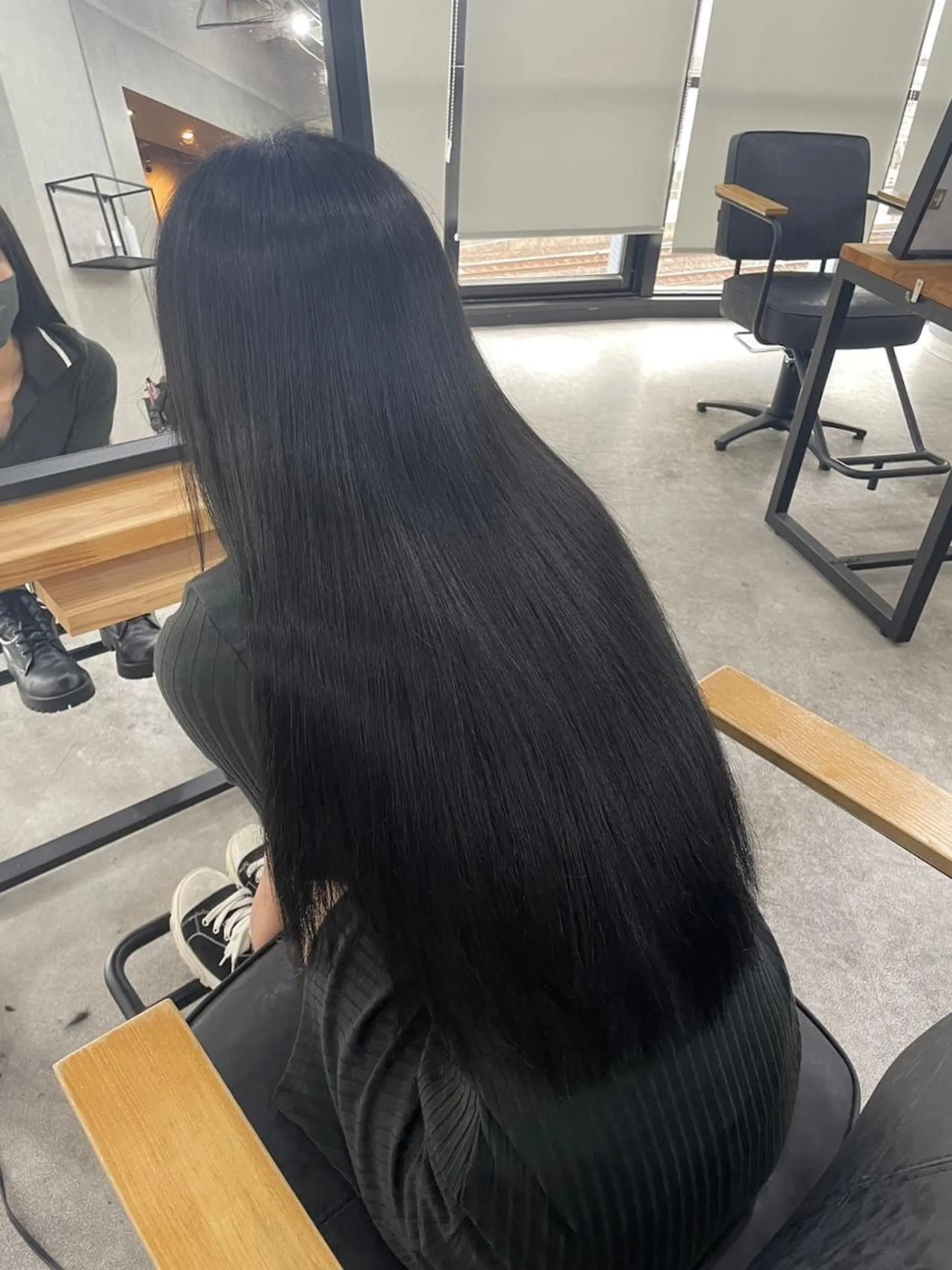 ロング カラー ショートボブ バレイヤージュ ベージュカラー 黒髪 ブリーチ カット ヘアカラー ili 梅田のヘアスタイル
