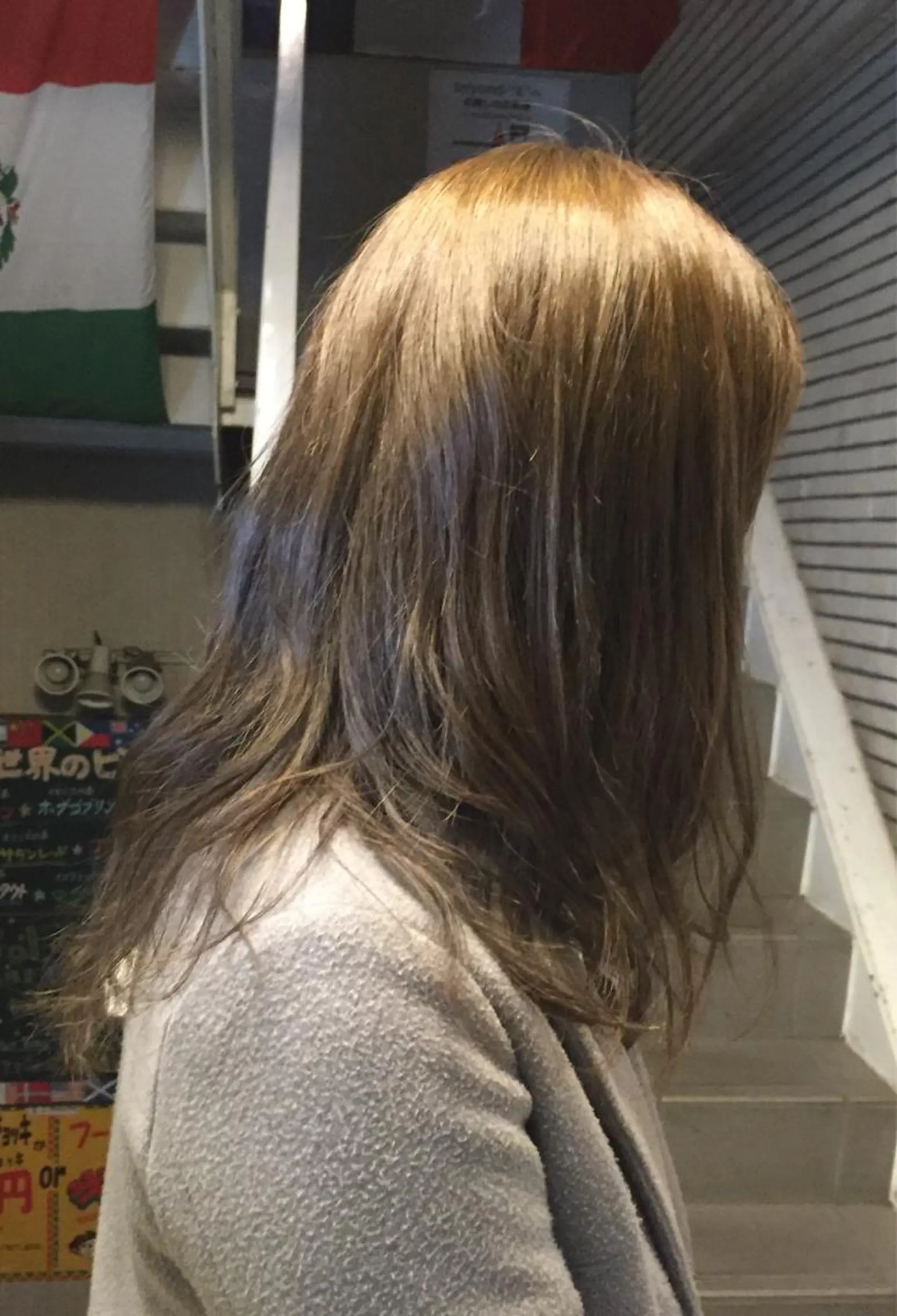 セミロング カラー ブリーチ グレージュ ブリーチなしカラー 原宿サロン代表 デザインカラー伊藤卓のヘアスタイル