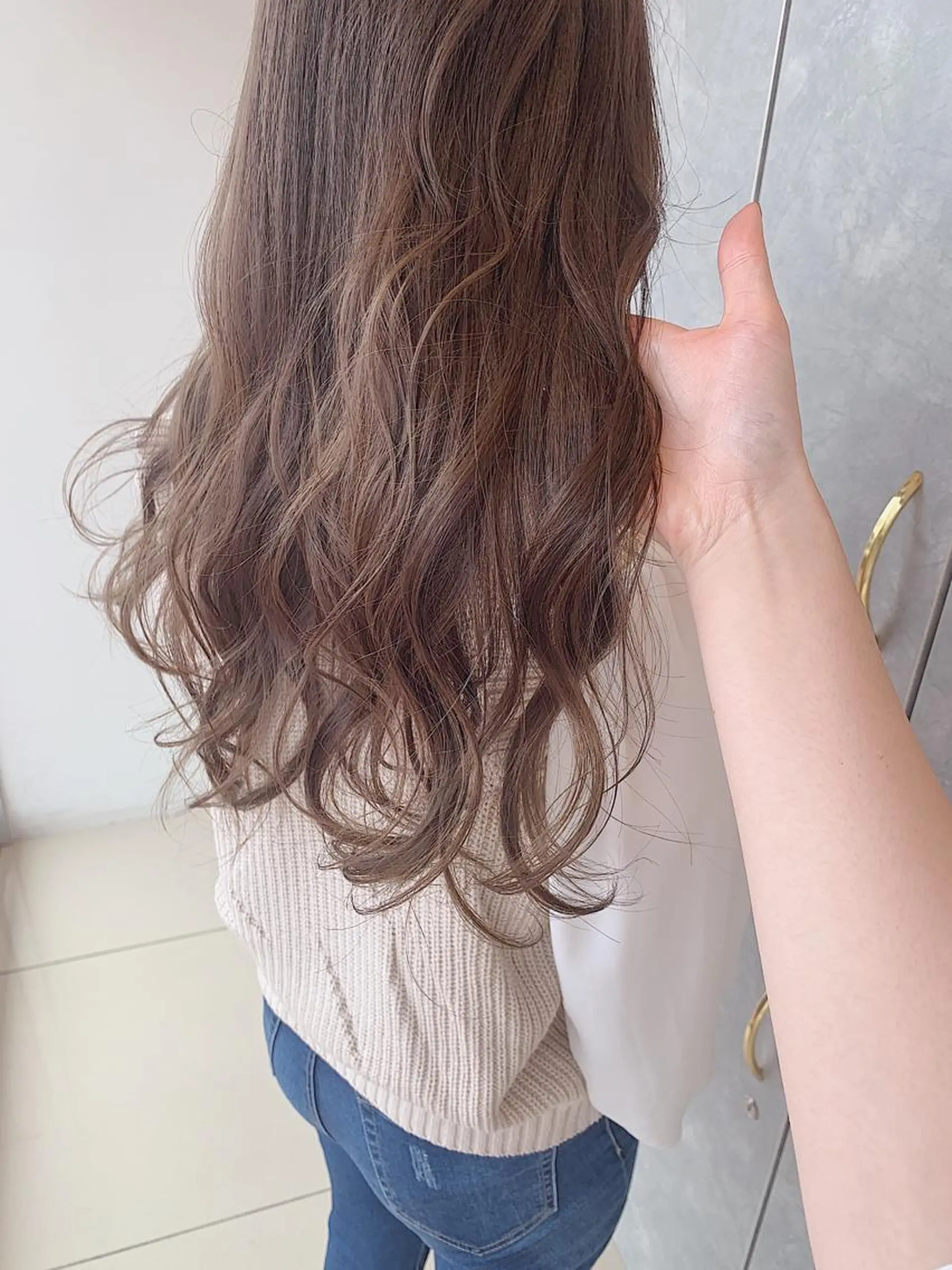 ロング カラー 三ツ木 真由のヘアスタイル