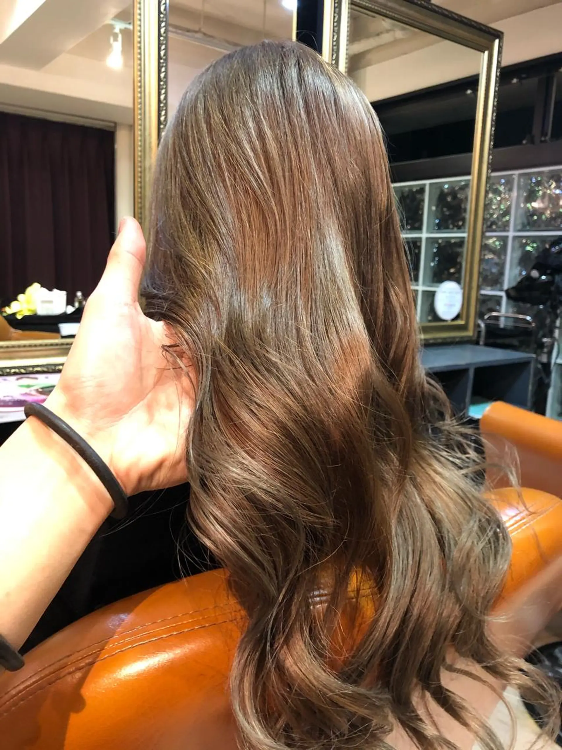 カラー ベージュカラー ミルクティーベージュ レイヤーカット 早崎太生のヘアスタイル