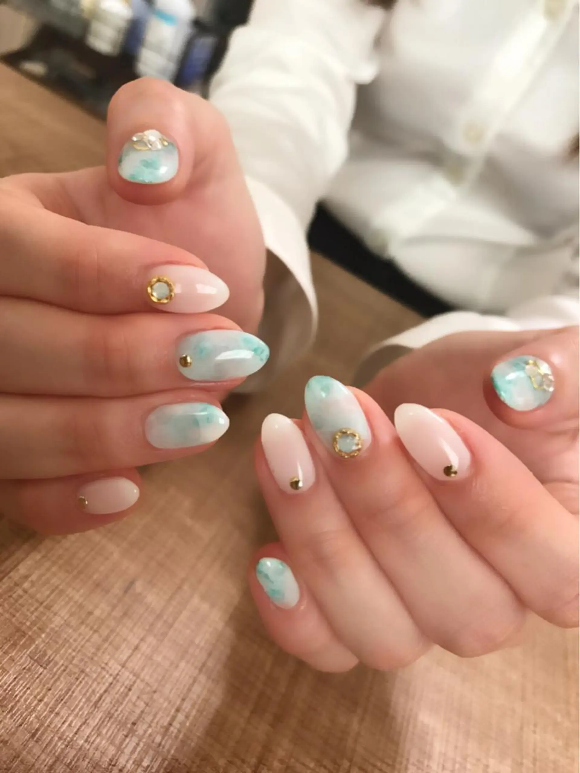 ミディアム ネイル ツメトマツゲ .のネイルデザイン