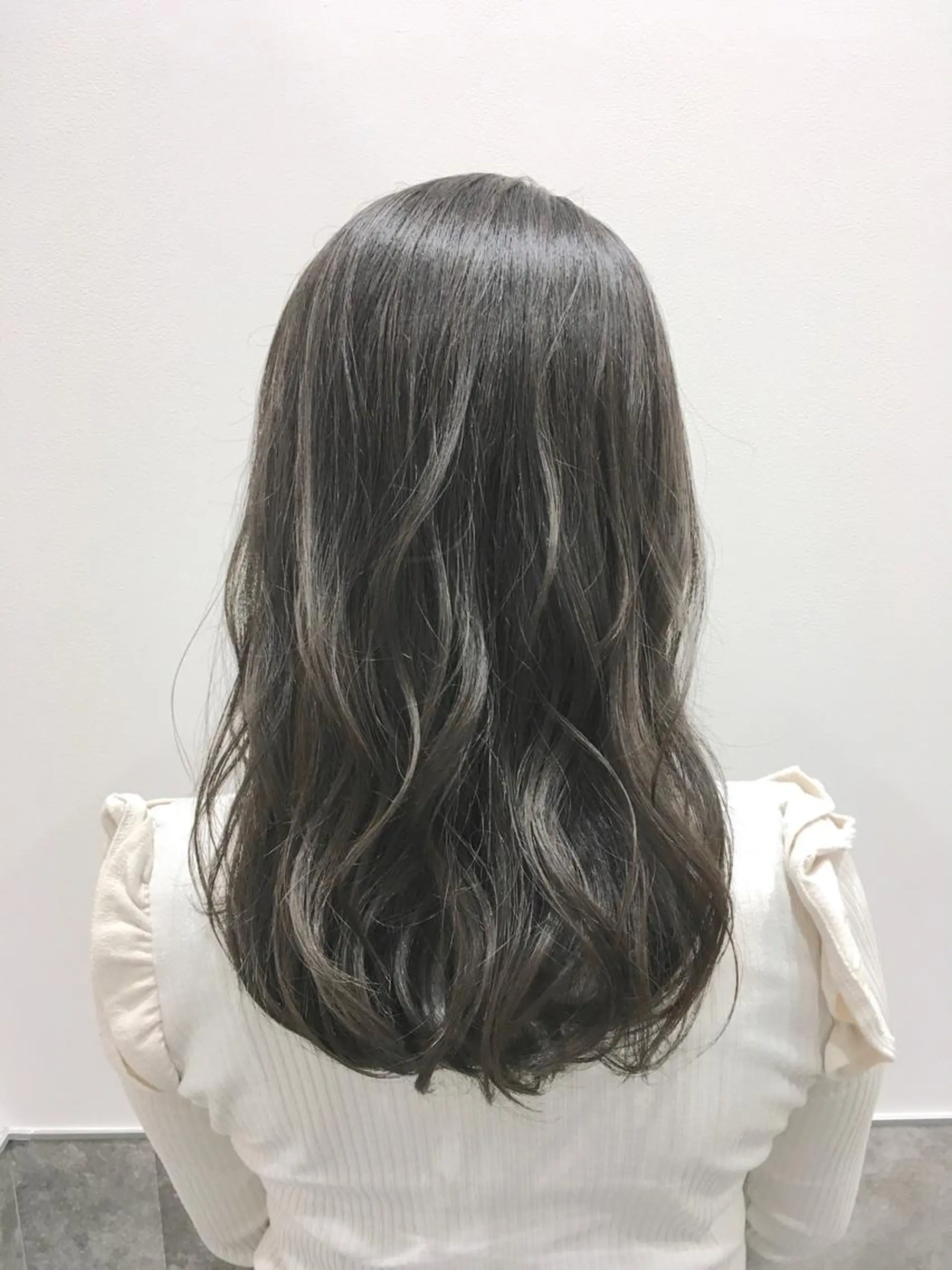 セミロング カラー ブリーチ グレージュ ブリーチなしカラー yoshi ☆のヘアスタイル