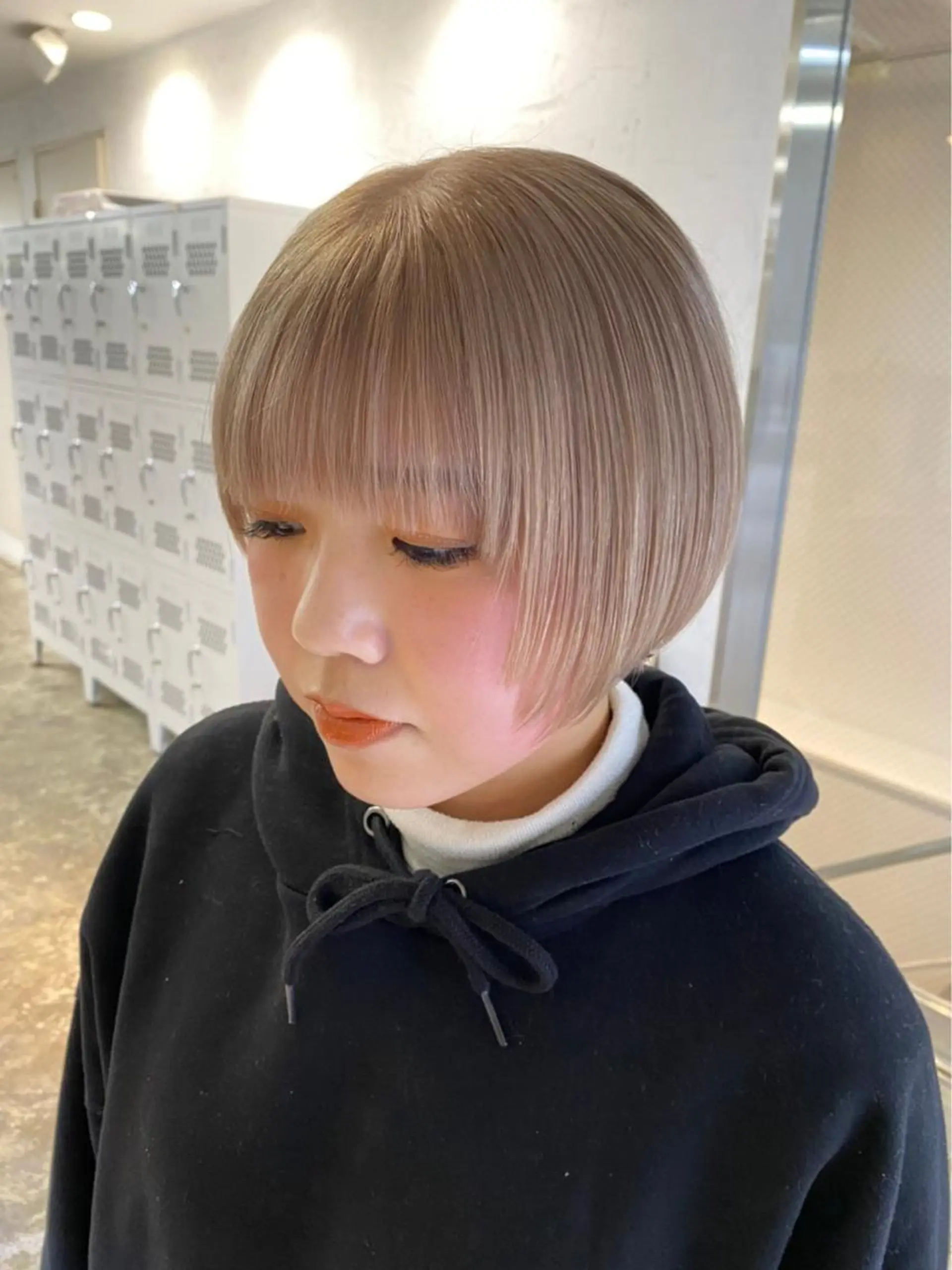 ショート カラー ブリーチ ハイトーンカラー 透明感カラー 大人グレージュ有村のヘアスタイル