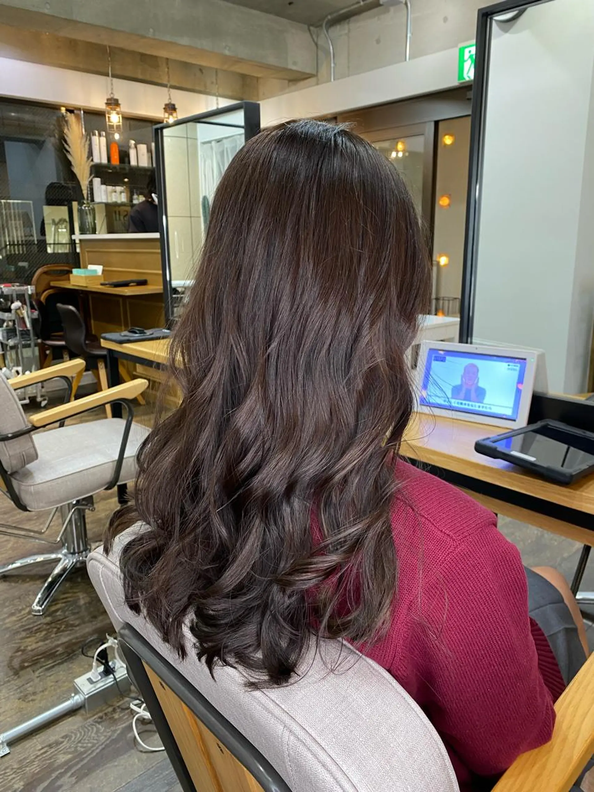 ロング カラー グレージュ ミルクティーグレージュ 髪質改善 ロング トリートメント 統括マネージャー/ 髪のドクター/前原悟のヘアスタイル