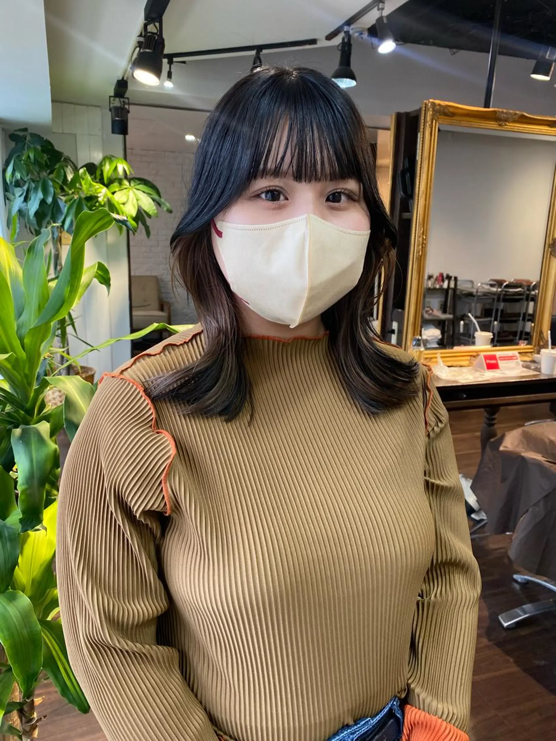 ミディアム カラー ヘアアレンジ ベージュカラー インナーカラー くびれヘア ヨシンモリ 韓国風ヘア カット ヘアカラー トリートメント レイヤーカット×髪質 改善🇰🇷シオリのヘアスタイル