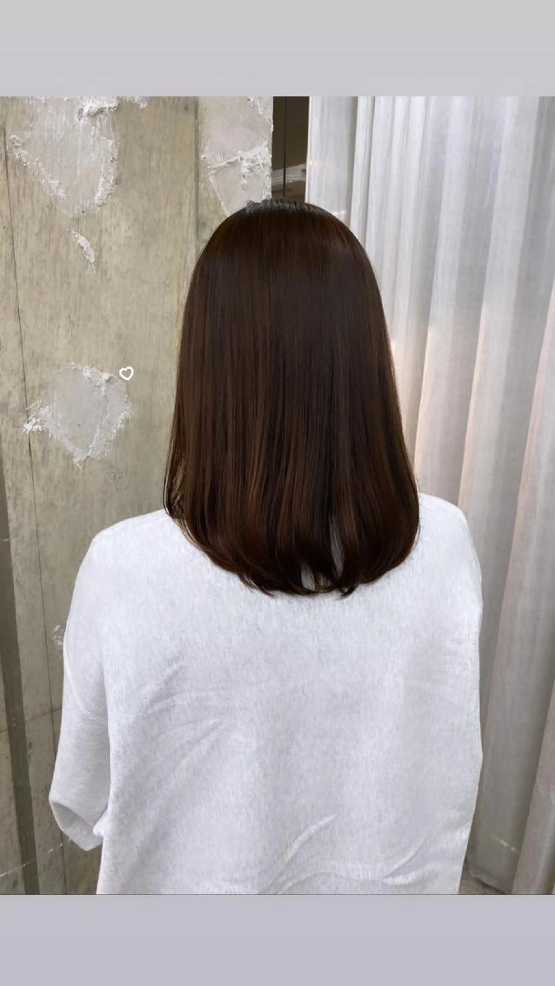 ミディアム KVELL ユナのヘアスタイル