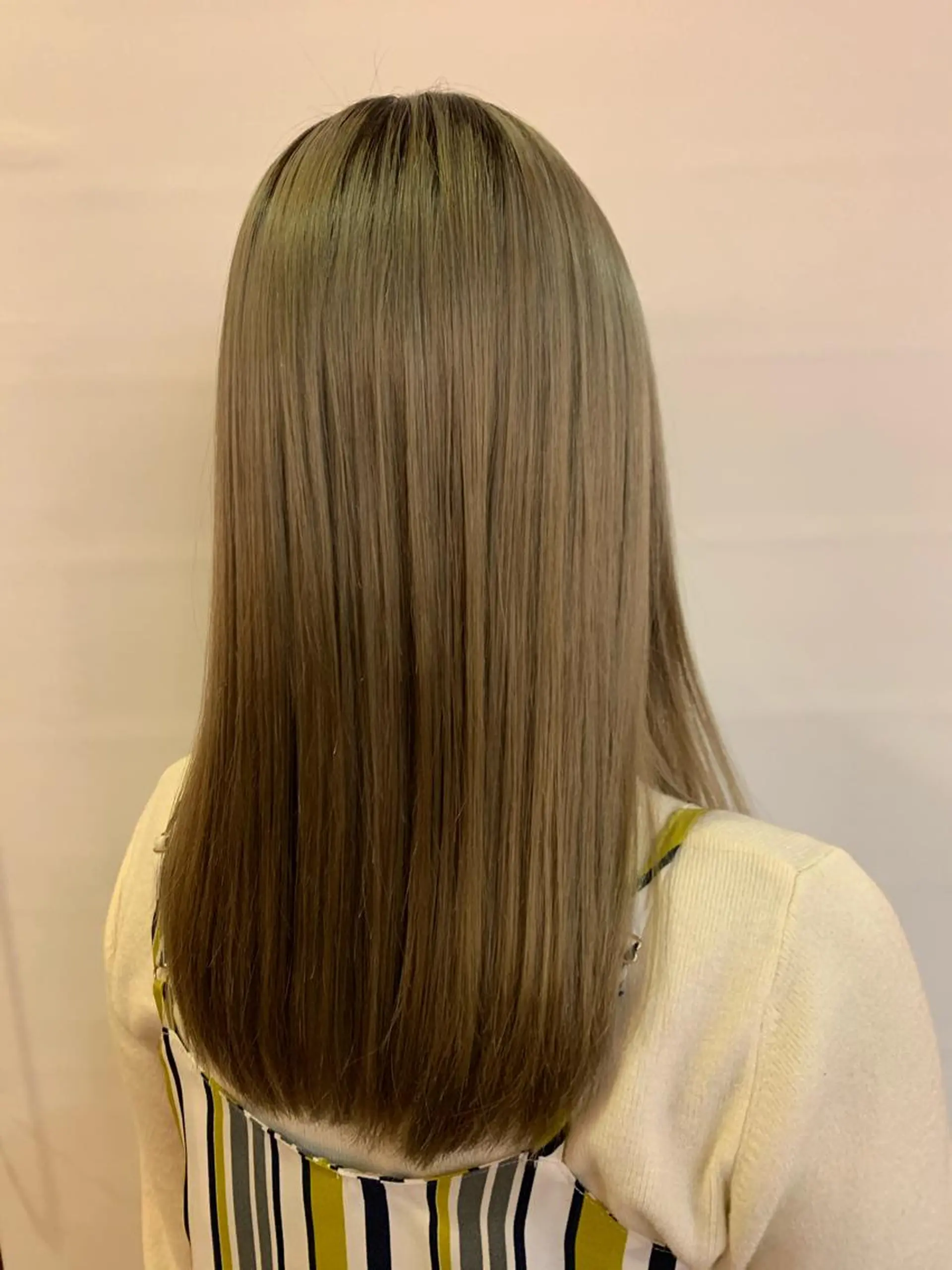 セミロング カット 榎本 美雪のヘアスタイル