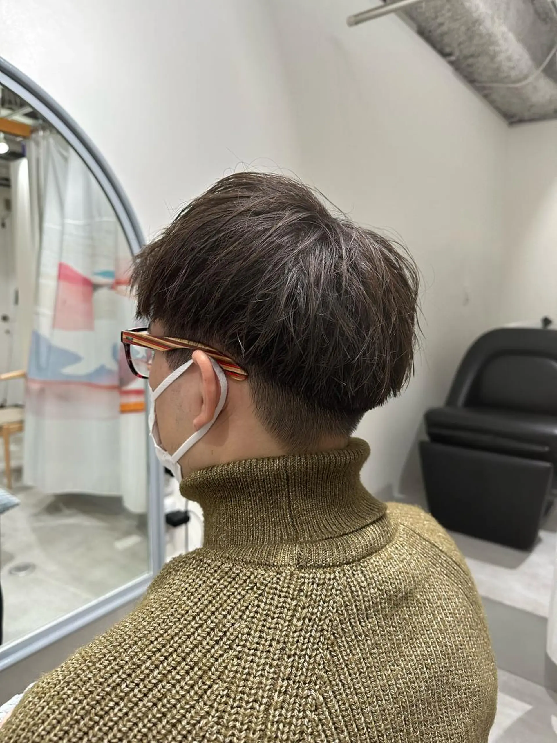 カラー メンズ メンズハイトーン デザインカラー グレージュ ハイトーンカラー 💎メンズパーマ特化 🥇メンズのプロのヘアスタイル