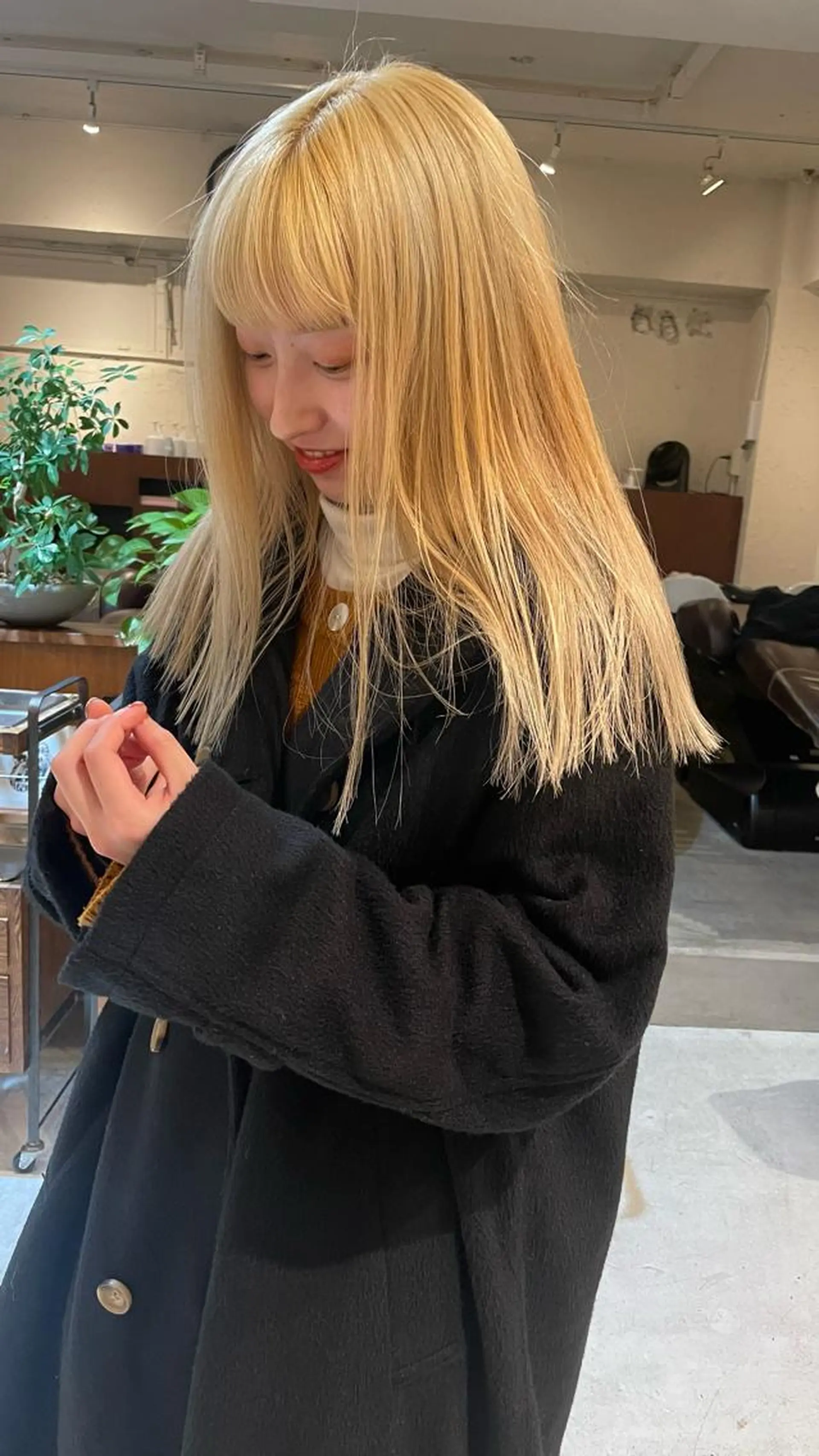 ロング カラー ブリーチ 抜きっぱなしブロンド ケアブリーチ トリートメント ファッションに 溶け込むstyleのヘアスタイル
