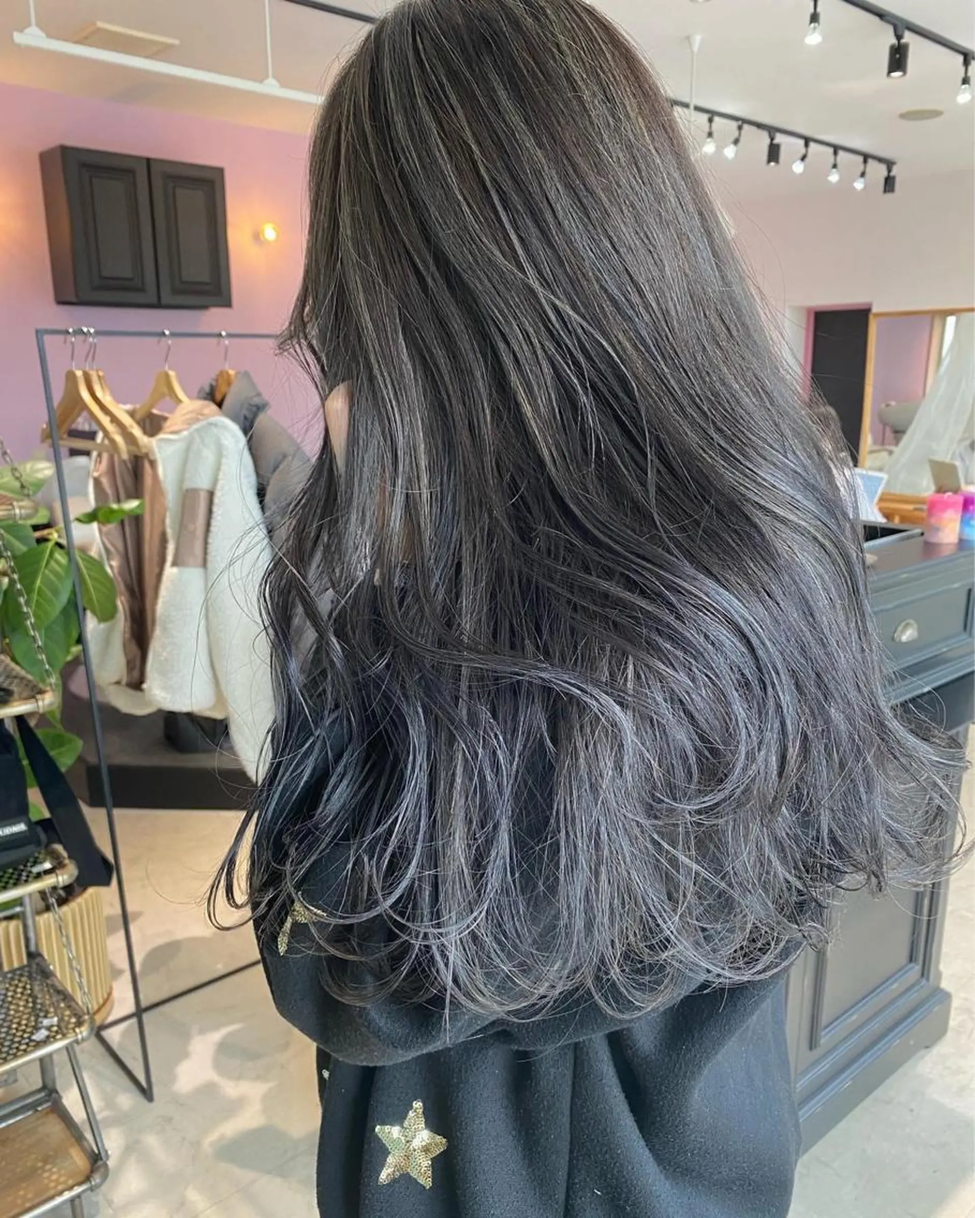 ロング カラー 藤井 貴美子のヘアスタイル