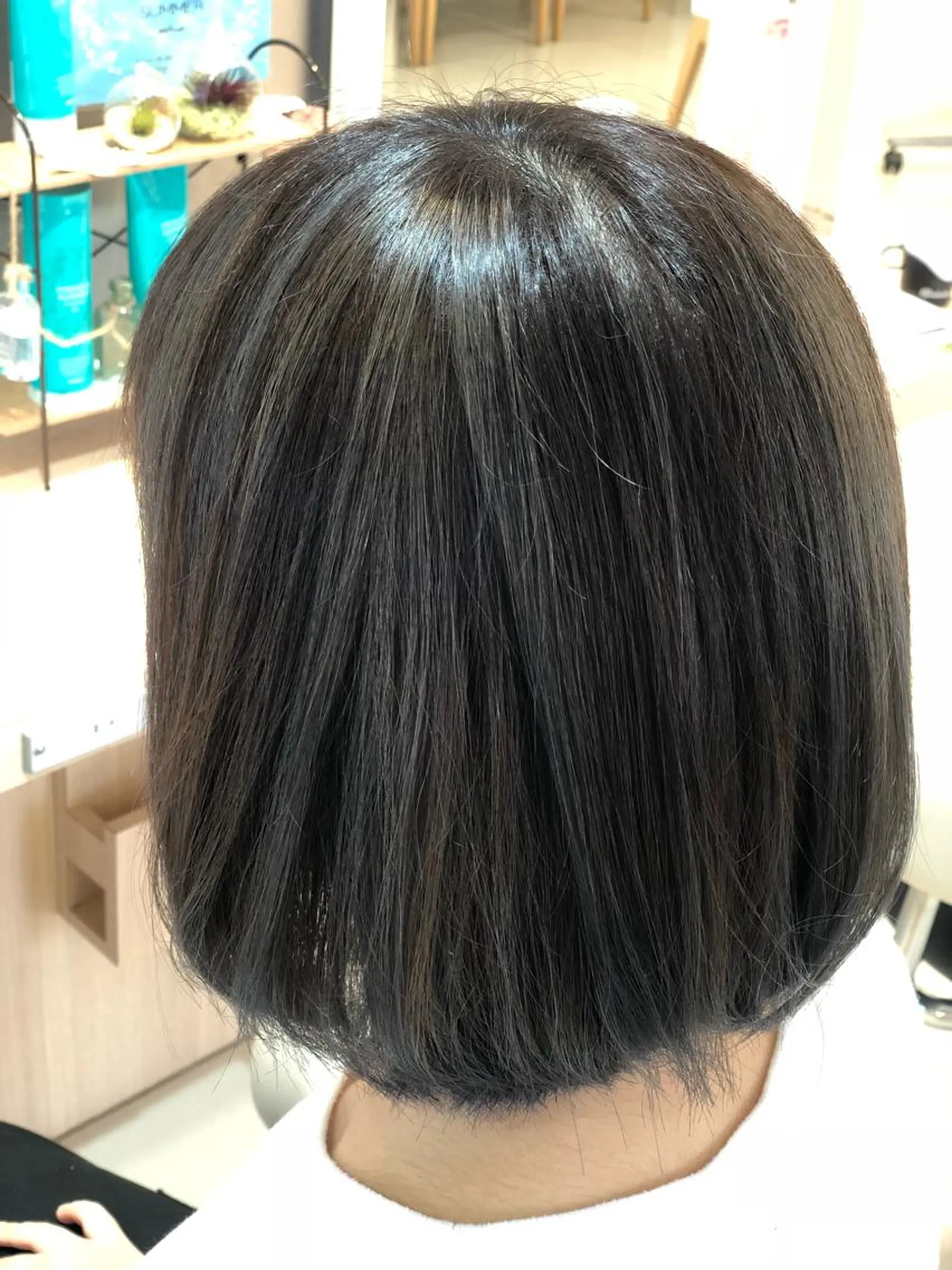 ミディアム アッシュ ハイライト 縮毛矯正/髪質改善 継続する美髪のヘアスタイル