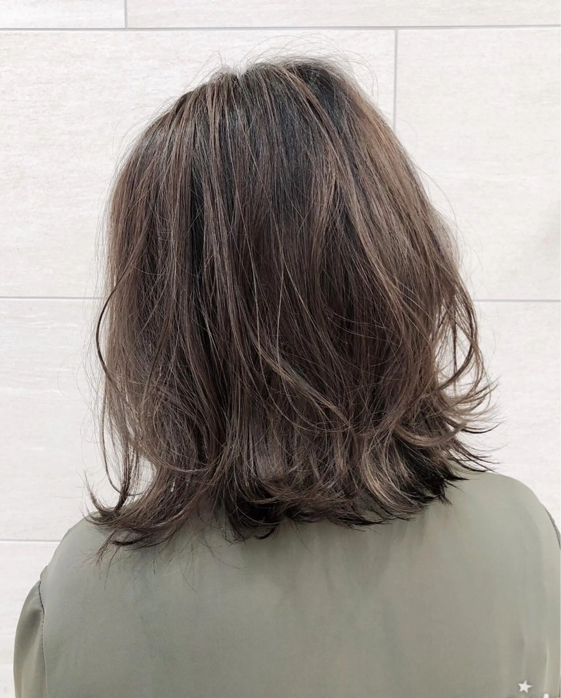 ミディアム カラー 切りっぱなしボブ グラデーションカラー グレージュ ボブ カット ヘアカラー トリートメント 似合わせ/小顔カット 🔷山方直也のヘアスタイル