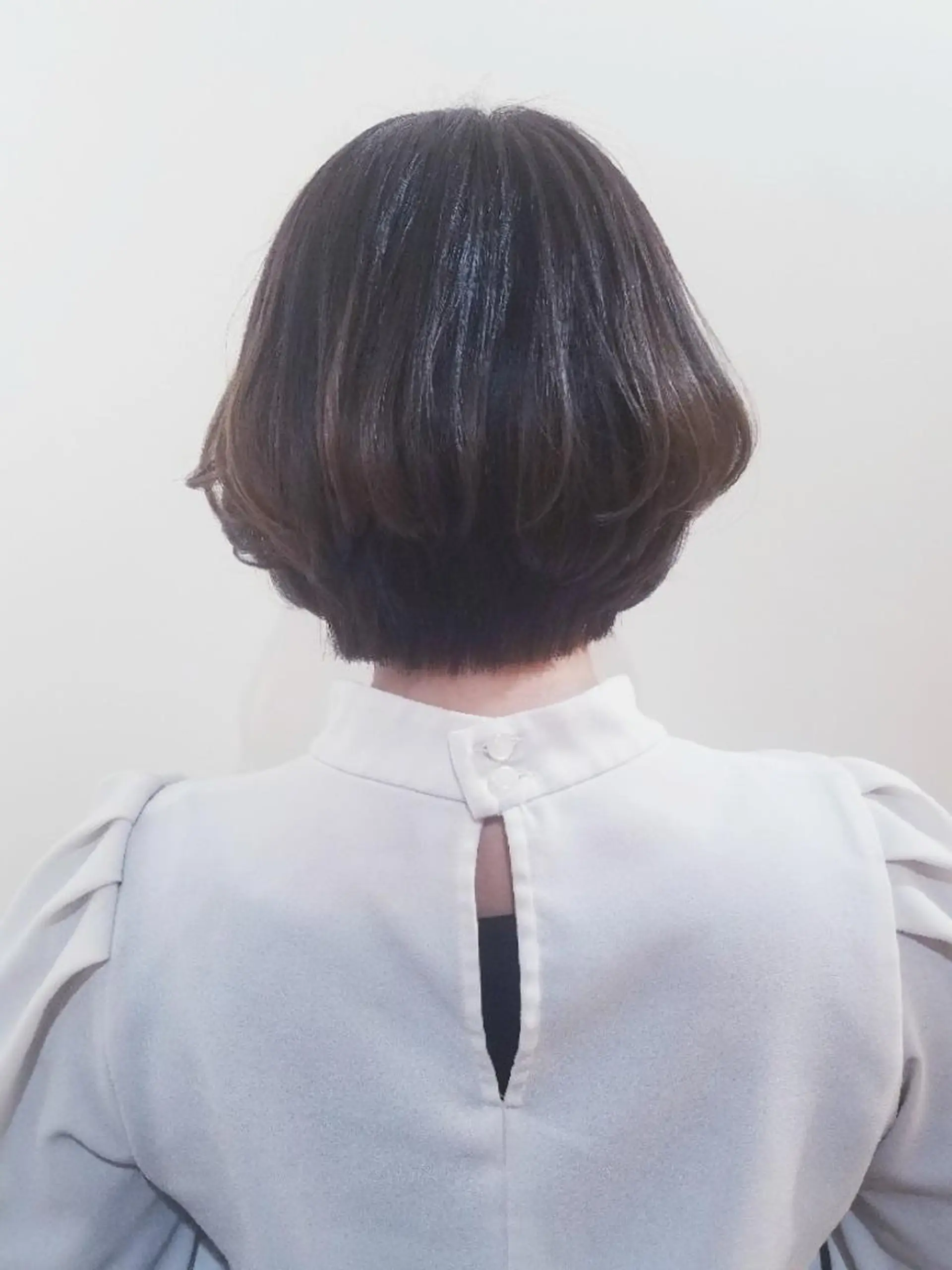 ショート カラー カット ヘアカラー トリートメント 🇰🇷透明感×ハイ トーン🌟tomoのヘアスタイル