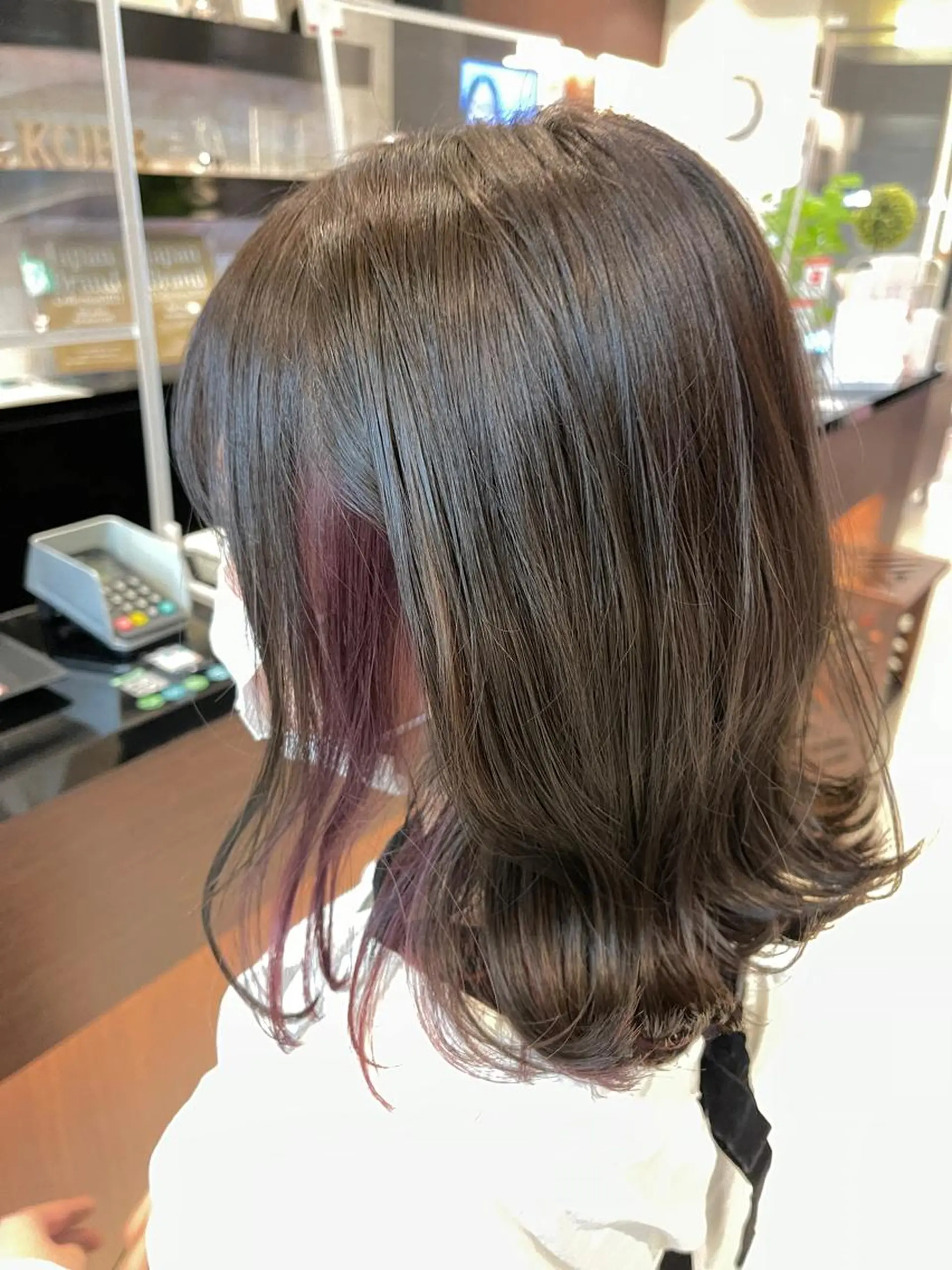 ミディアム カラー イヤリングカラー インナーカラー ピンクカラー Kamie みかじりのヘアスタイル