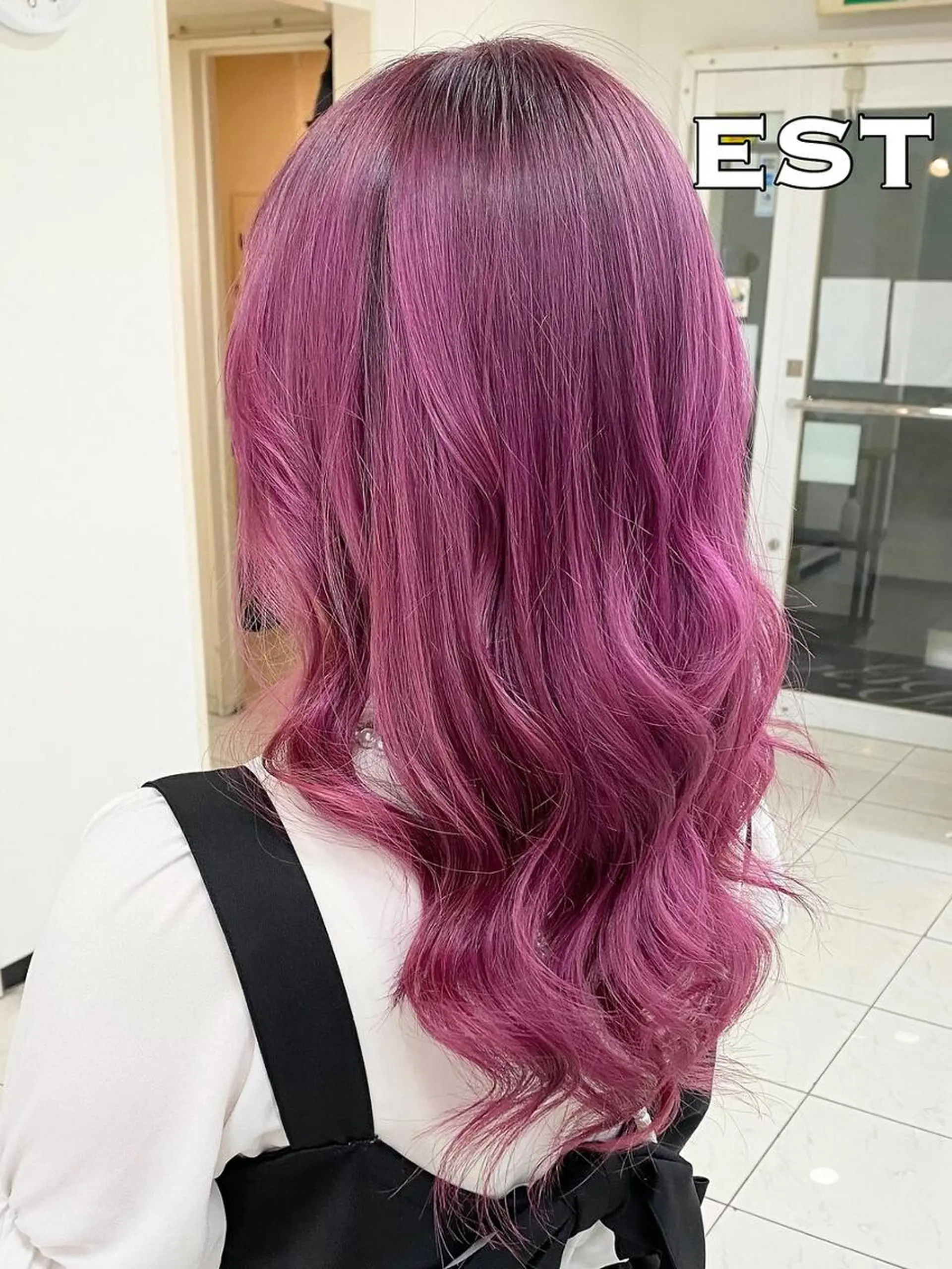 ロング カラー ヘアアレンジ シールエクステ バレイヤージュ ベージュカラー ブリーチ ケアブリーチ M. KURUMIのヘアスタイル