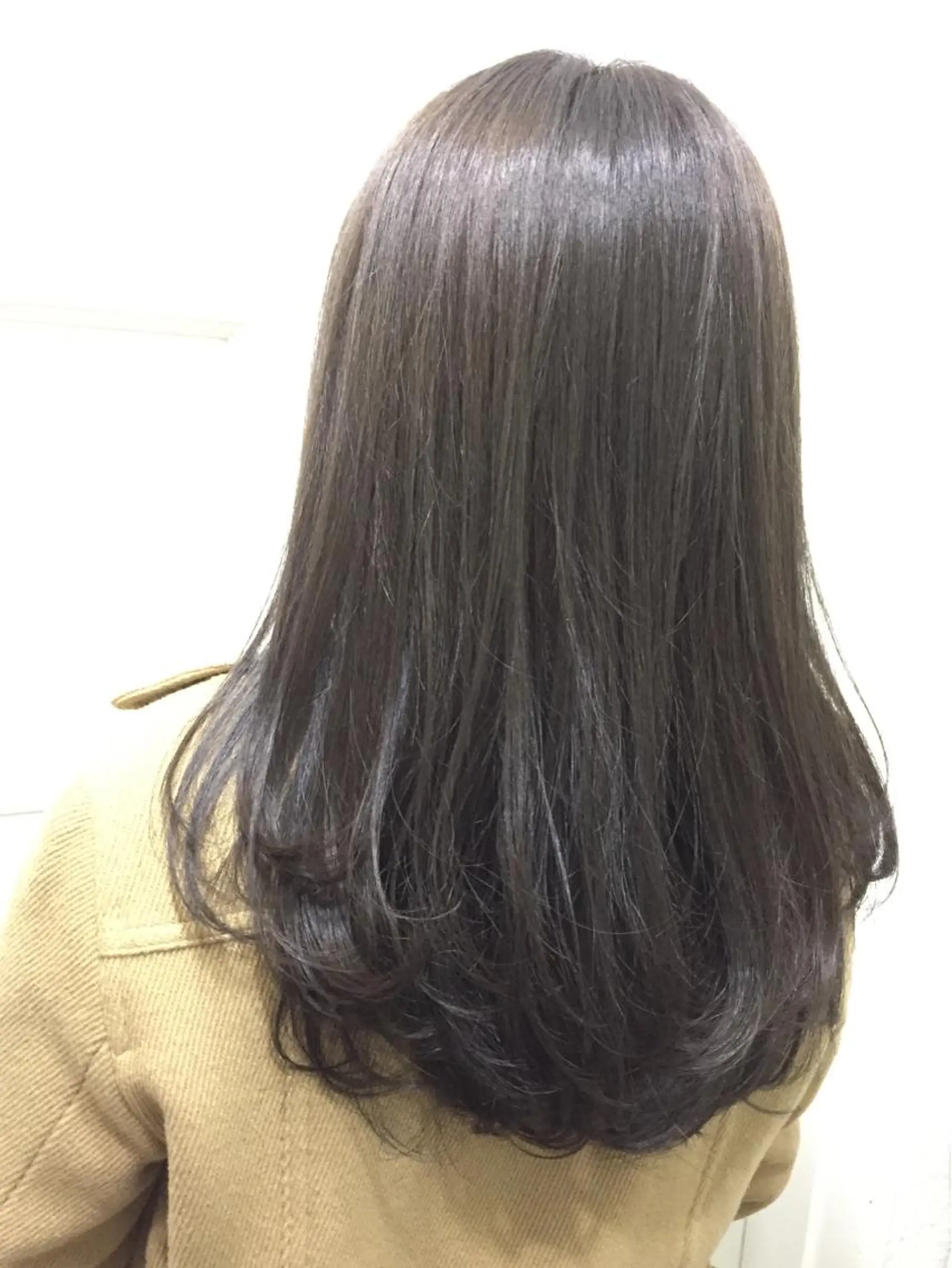 セミロング ロング カラー ブリーチ ブルーカラー ブルージュ ブリーチなしカラー 若杉 諒のヘアスタイル