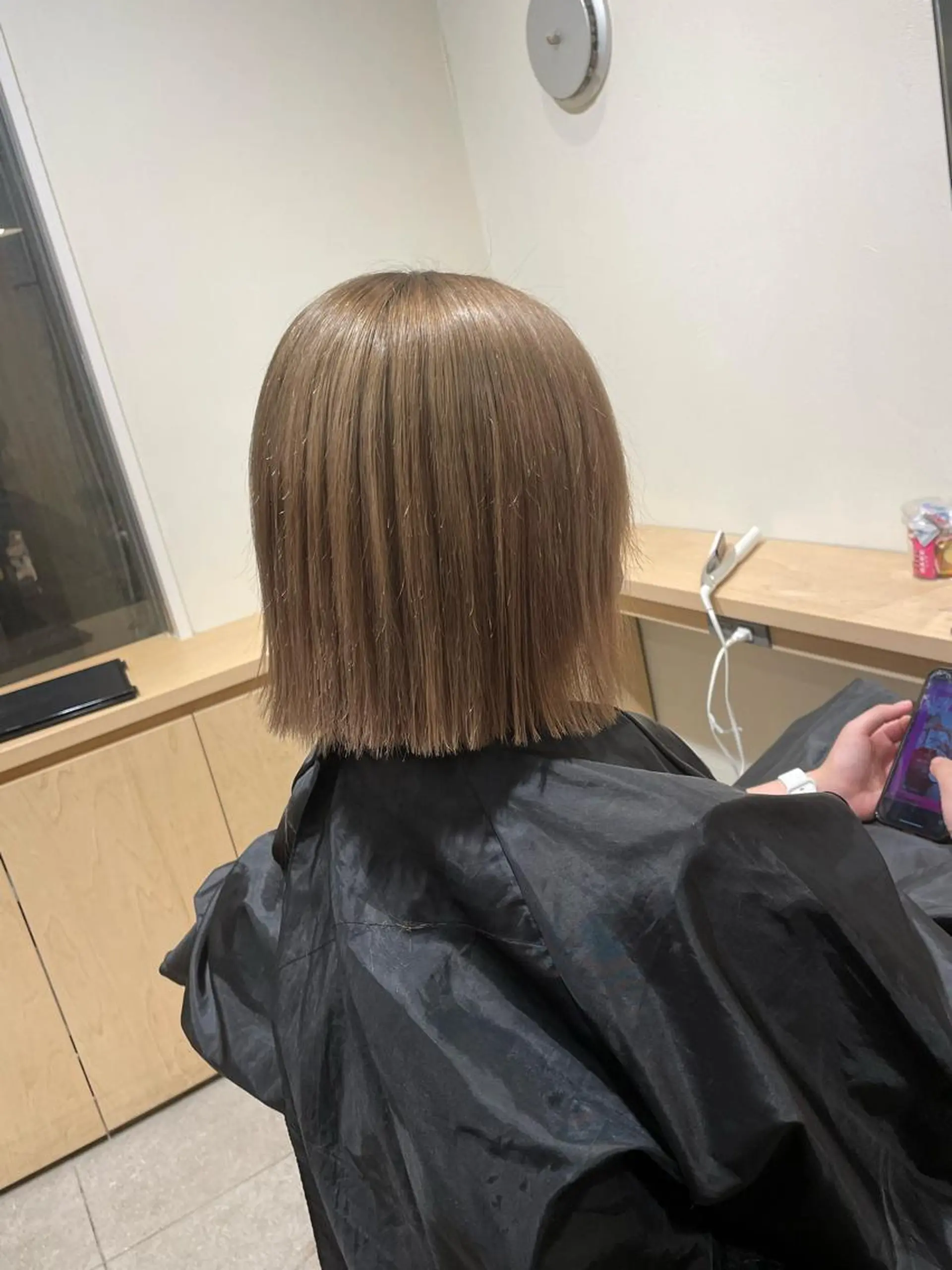 ショート カラー ベージュカラー ブリーチ ミルクティーベージュ Le'a所属・渋谷/フェード/ 國分 翔のヘアスタイル