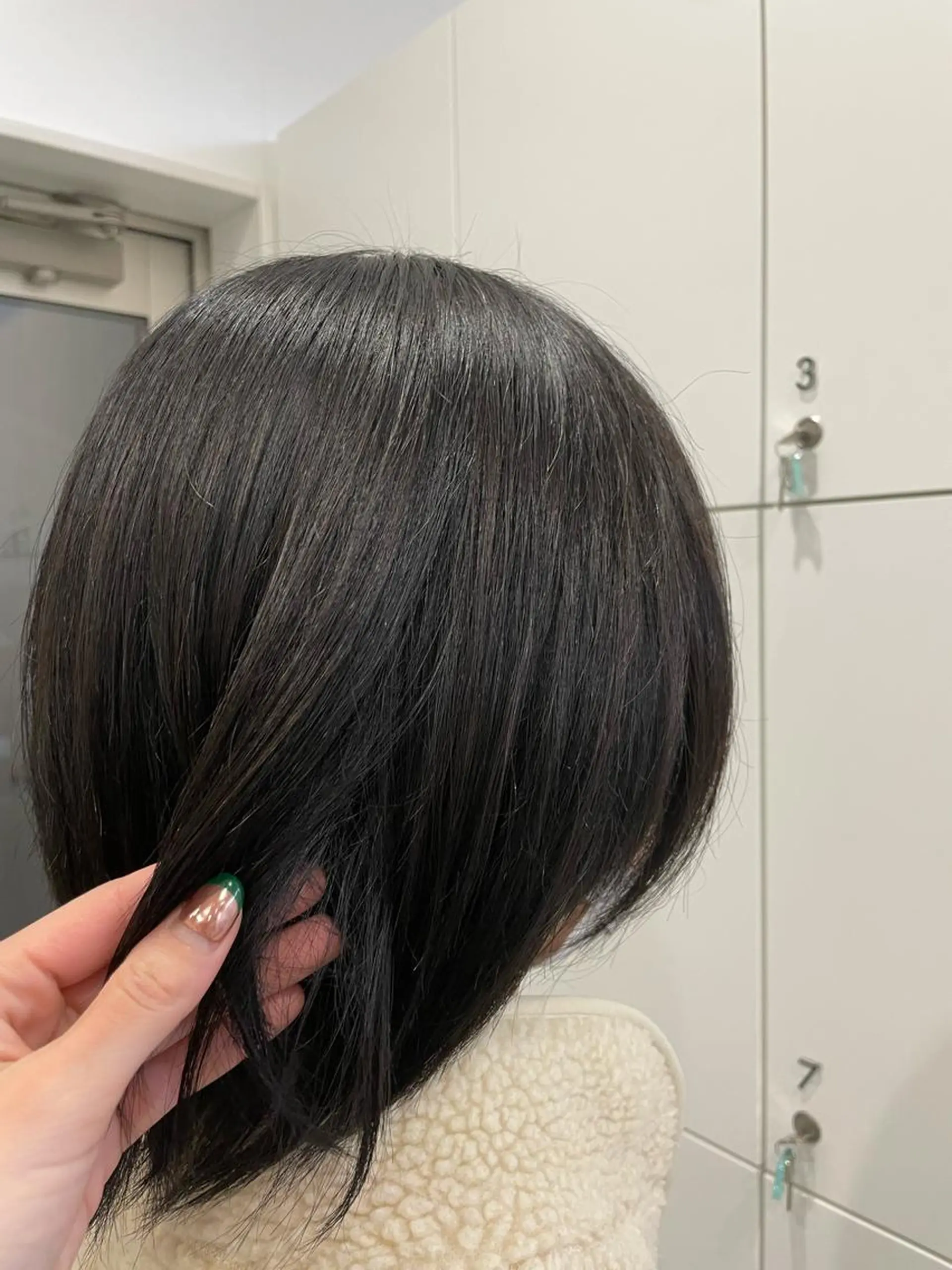 ショート カラー 中根 麻友香のヘアスタイル