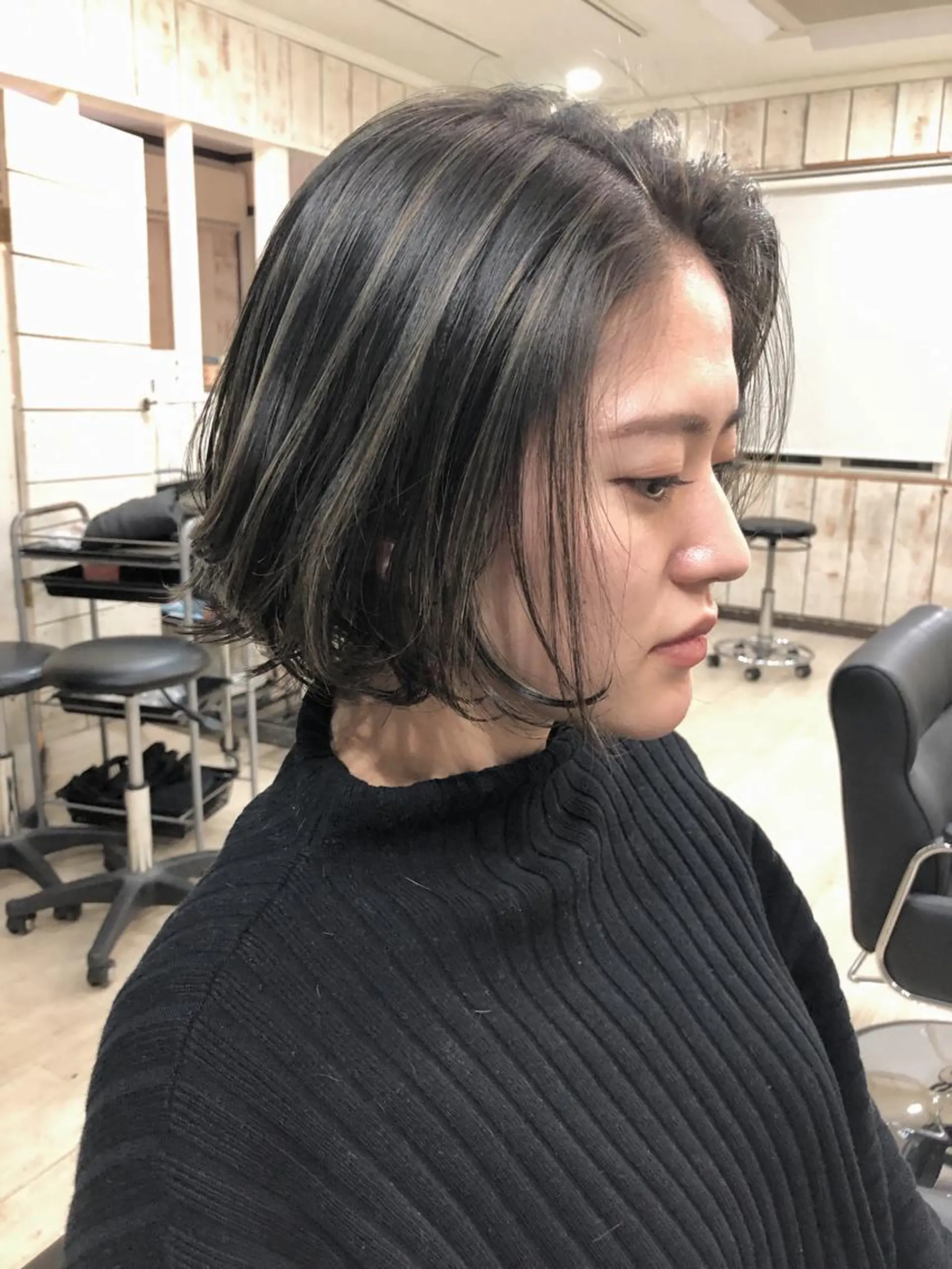 ミディアム カラー 鷺谷 玲奈のヘアスタイル