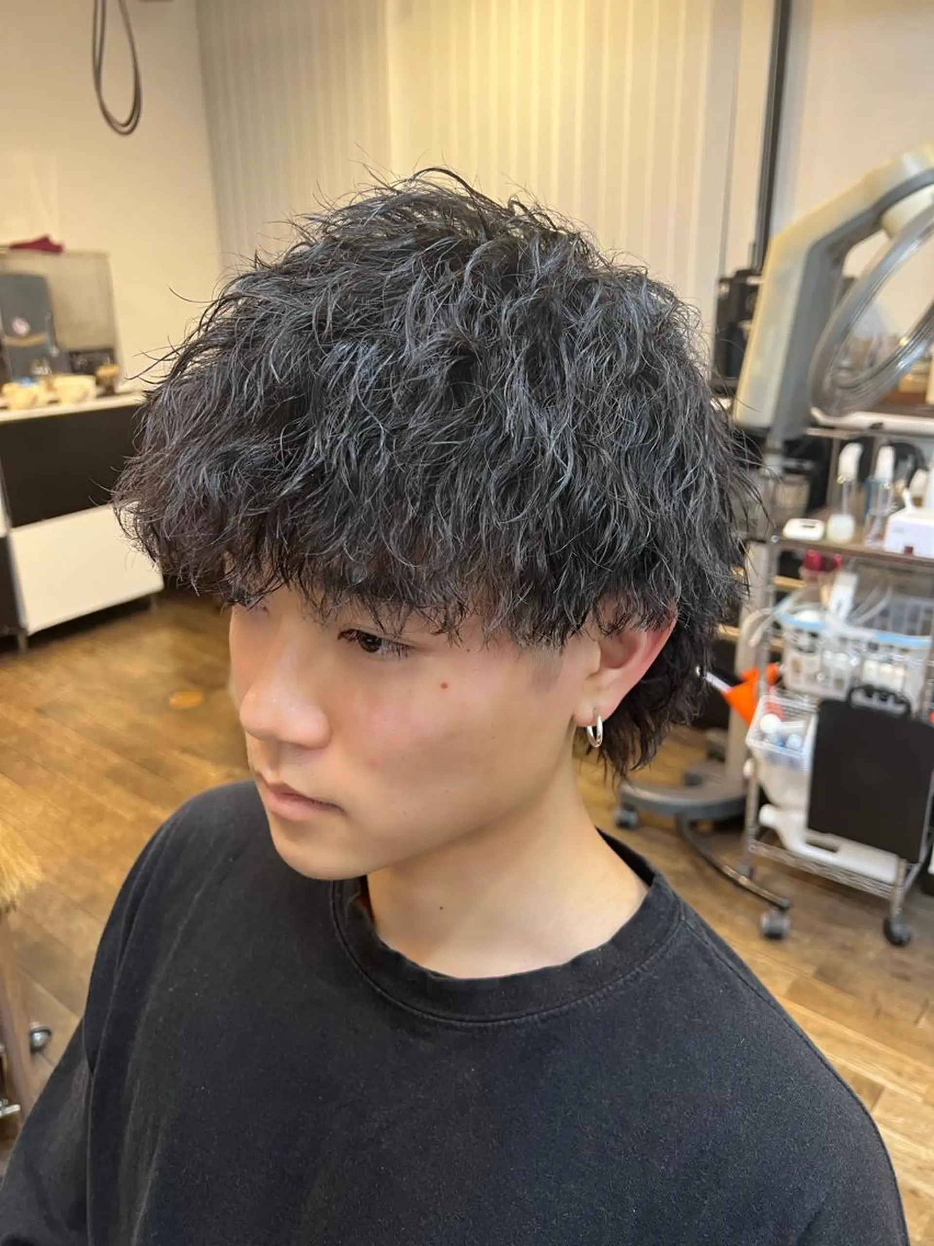 ショート パーマ メンズ マッシュウルフ マッシュ メンズウルフカット ウルフカット 二本木 秀成のヘアスタイル