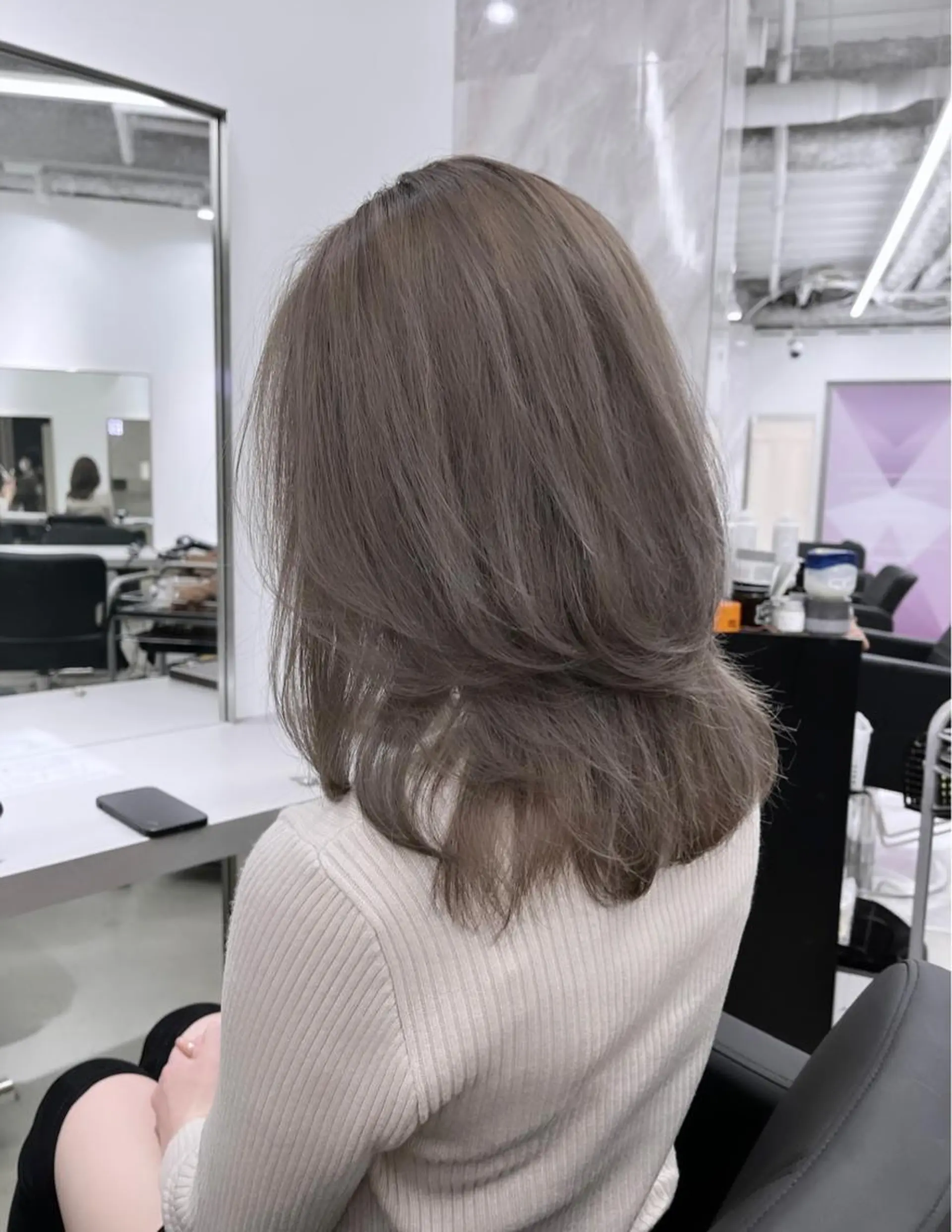 セミロング karin🪩海外風 バタフライカットのヘアスタイル