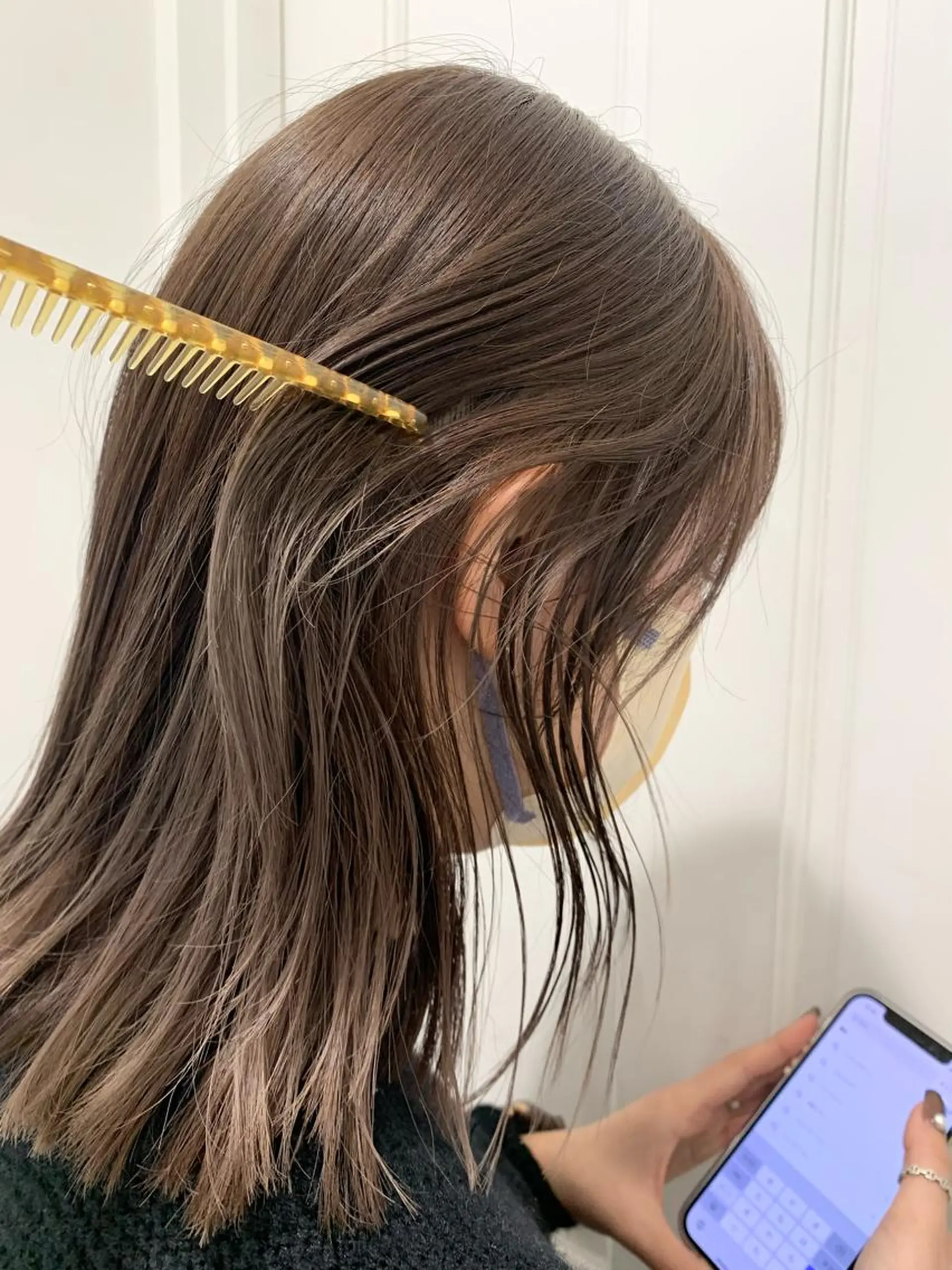 ミディアム カラー ぱつっとボブ/ 小野あかねのヘアスタイル