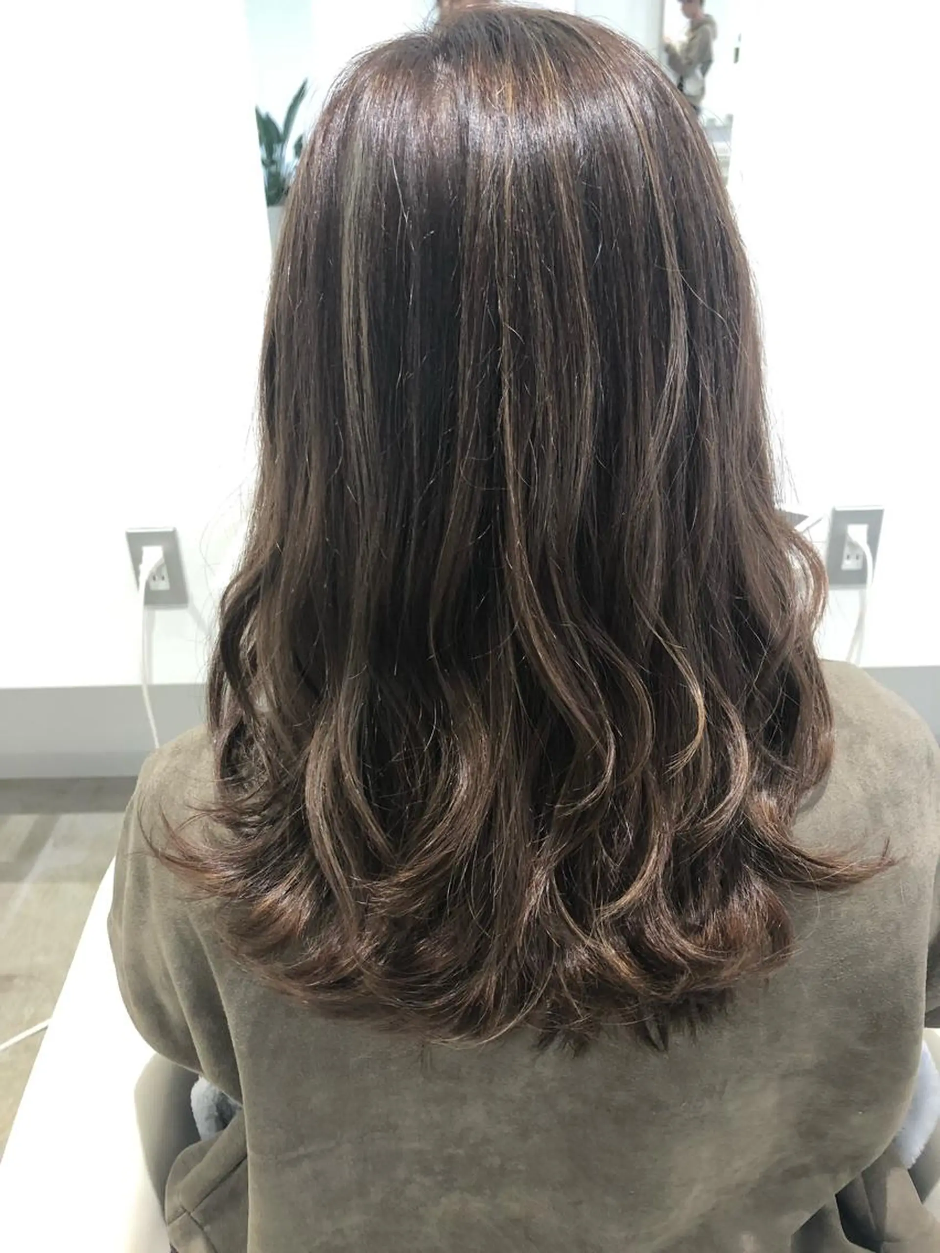 セミロング カラー ハイライトカラー ハイライト 宮崎 睦のヘアスタイル