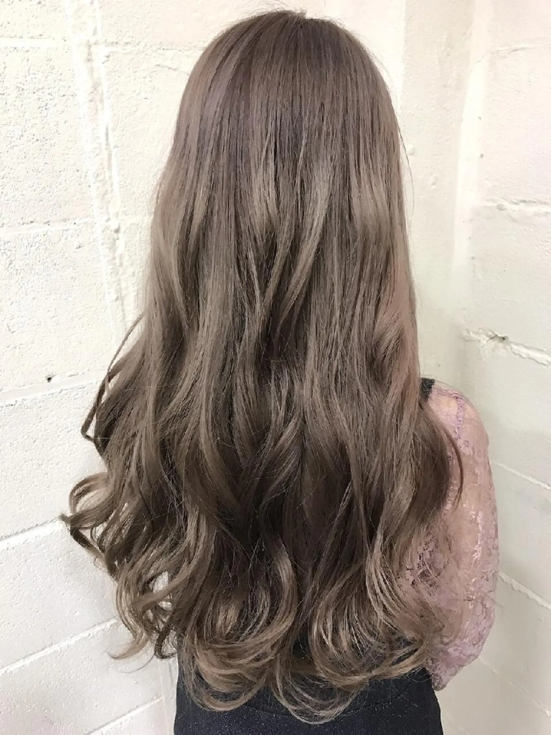 ロング カラー ヘアアレンジ 丸みショート アディクシーカラー バレイヤージュ ベージュカラー ブリーチ カット ヘアカラー トリートメント メンズパーマ/顔周り レイヤーカット/えののヘアスタイル