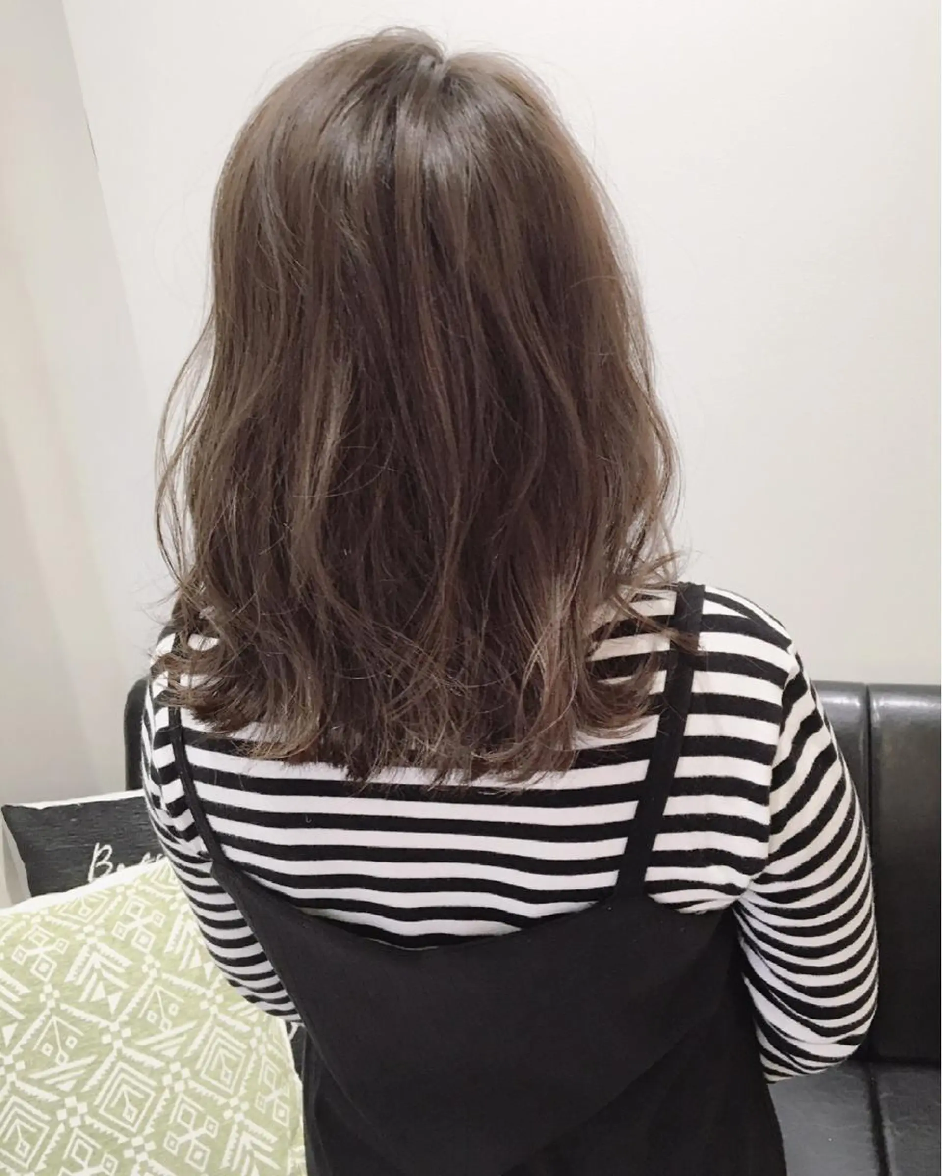 ミディアム カラー 透明感カラー グレージュ ハイライトカラー ラベンダーカラー ラベンダーグレージュ カット ヘアカラー トリートメント 田室 和幸のヘアスタイル