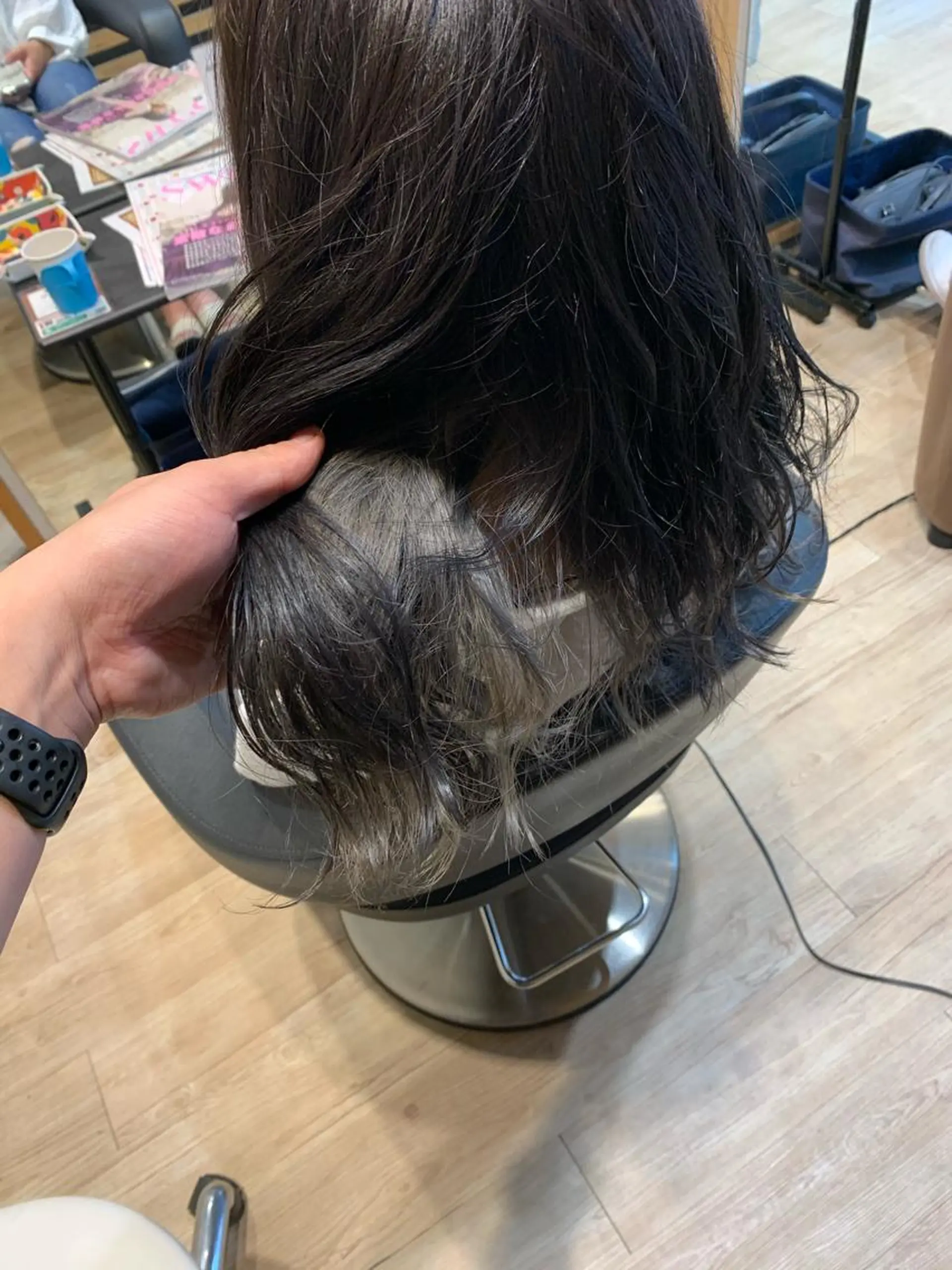 ミディアム カラー ブリーチ シルバー ヘアカラー 大久保 隆蔵のヘアスタイル