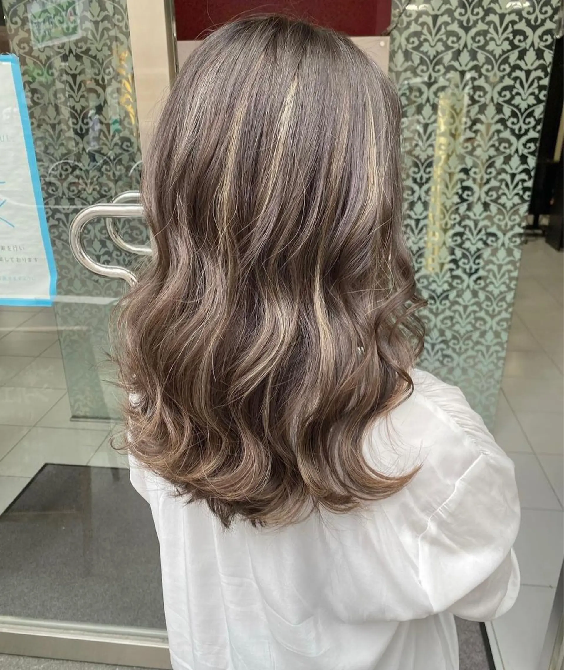 セミロング ハイライト 韓国風透明感カラー 💎YUI💎のヘアスタイル