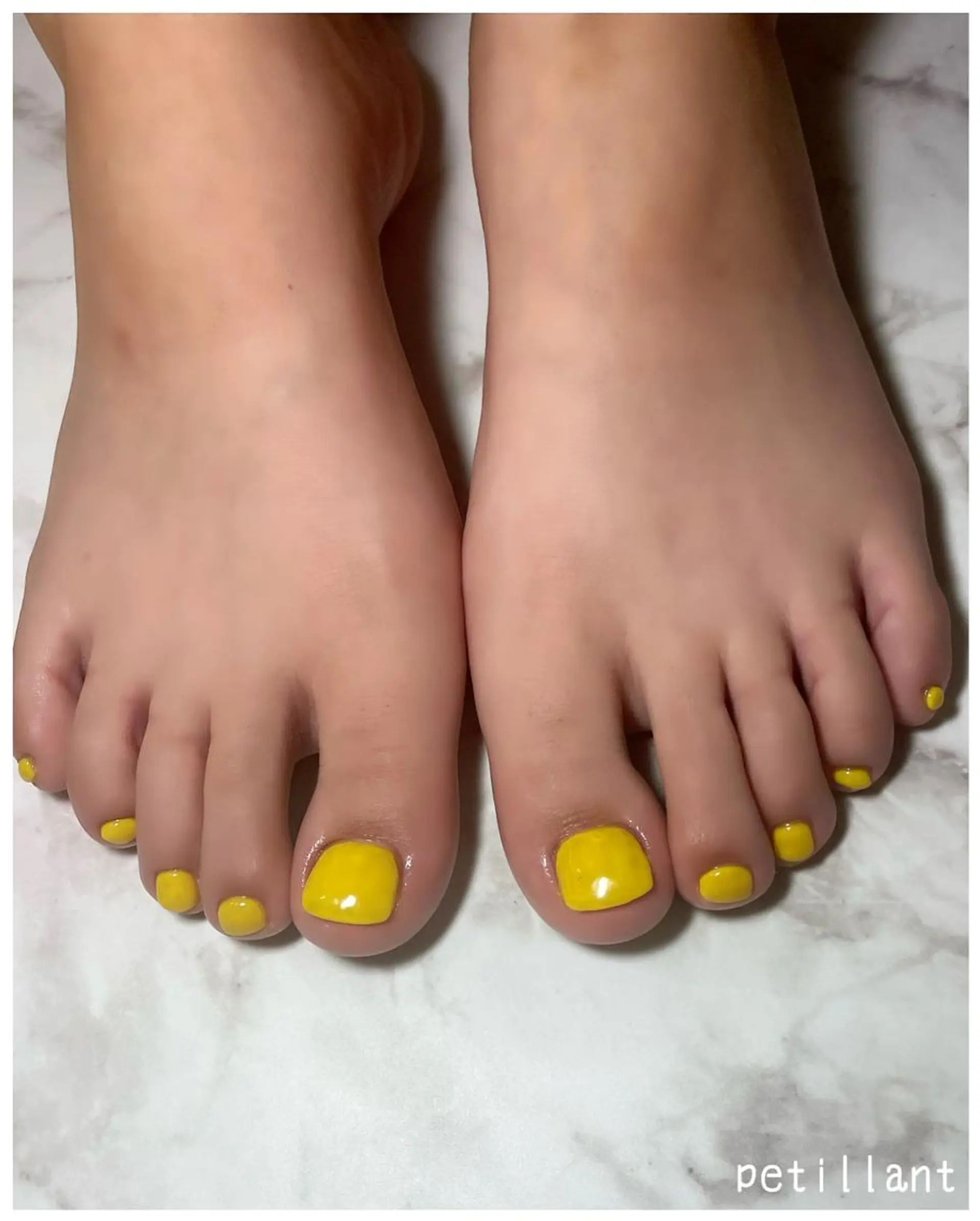 ネイル 長さ出し フットネイル 黄色 nail salon petillantのネイルデザイン