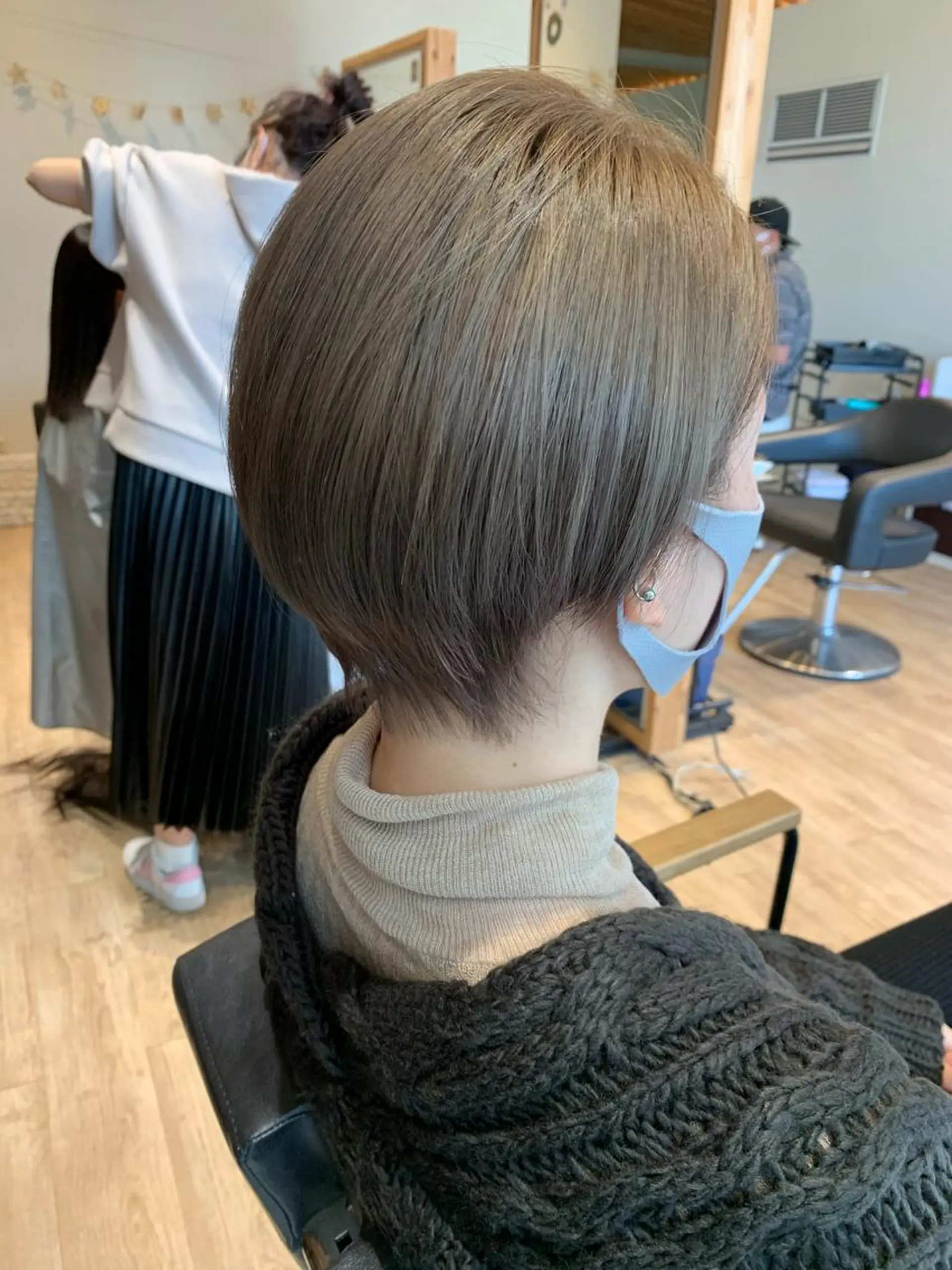 ショート カラー ベージュカラー ヘアカラー 大久保 隆蔵のヘアスタイル