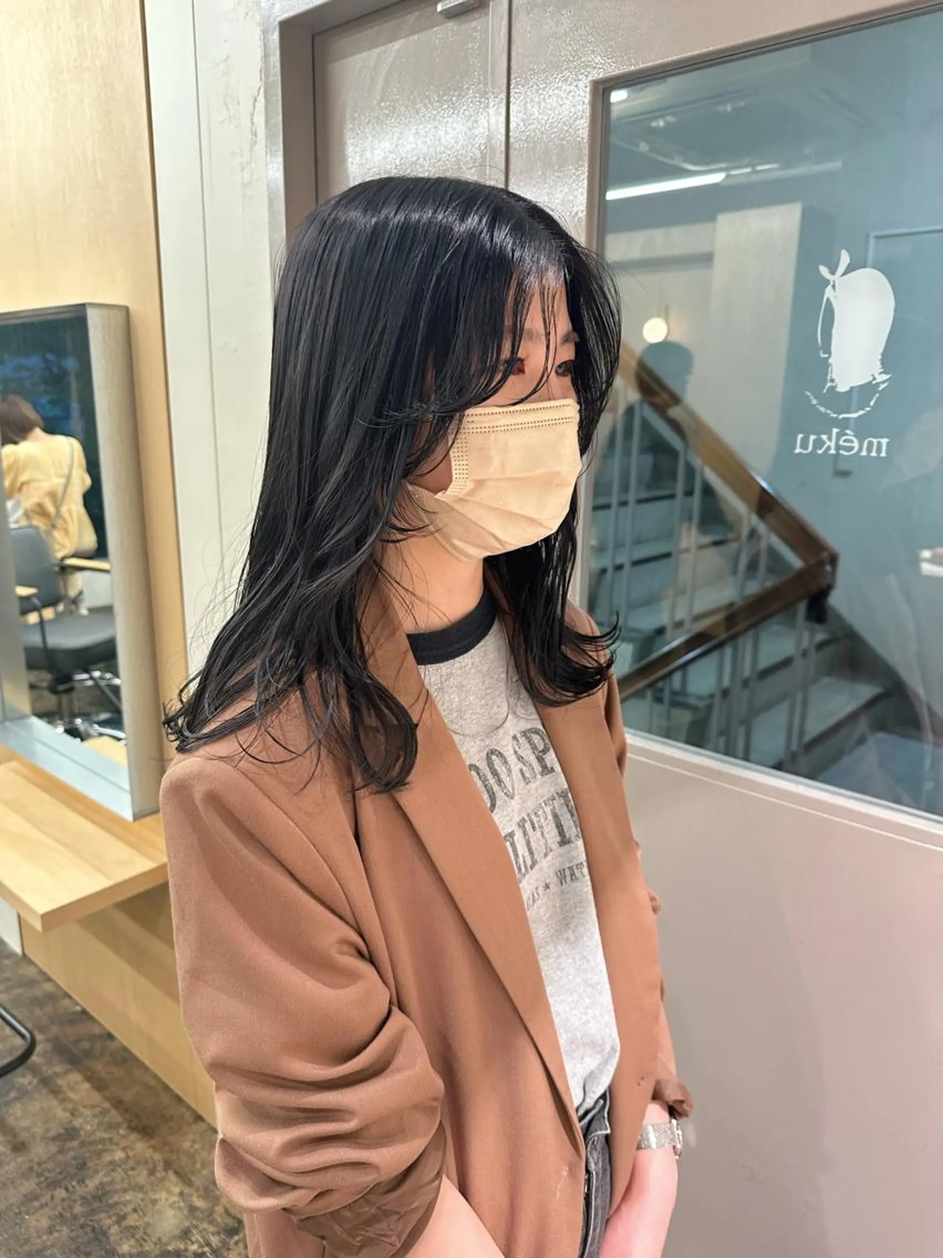 セミロング カラー 黒髪 ブルーカラー ブルーブラック 顔まわりレイヤー レイヤーカット yupi🐈‍⬛ レイヤー/パーマのヘアスタイル