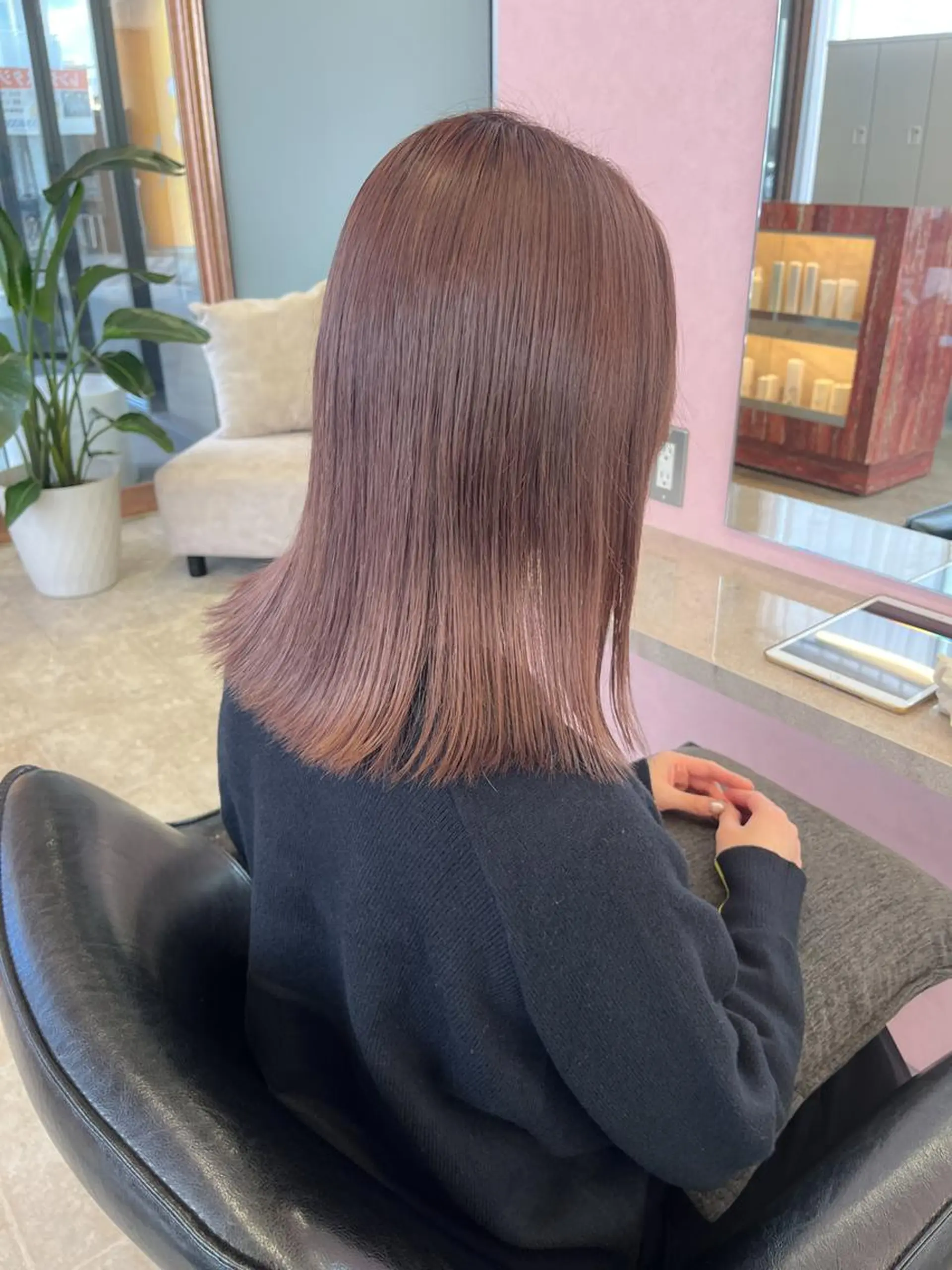 ミディアム カット ヘアカラー トリートメント MATTY azusaのヘアスタイル