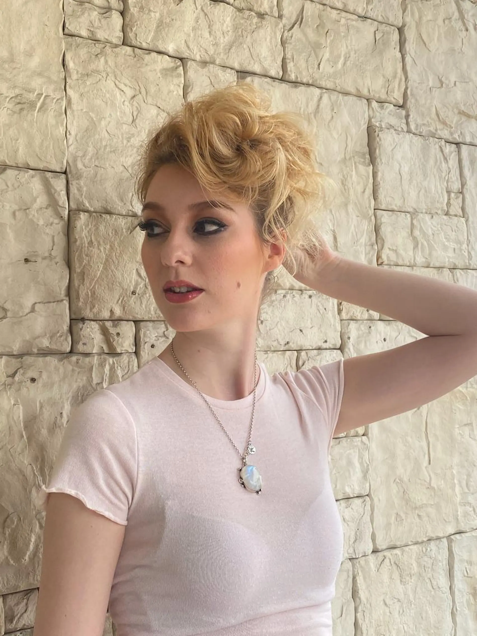 ロング 井上 真利のヘアスタイル