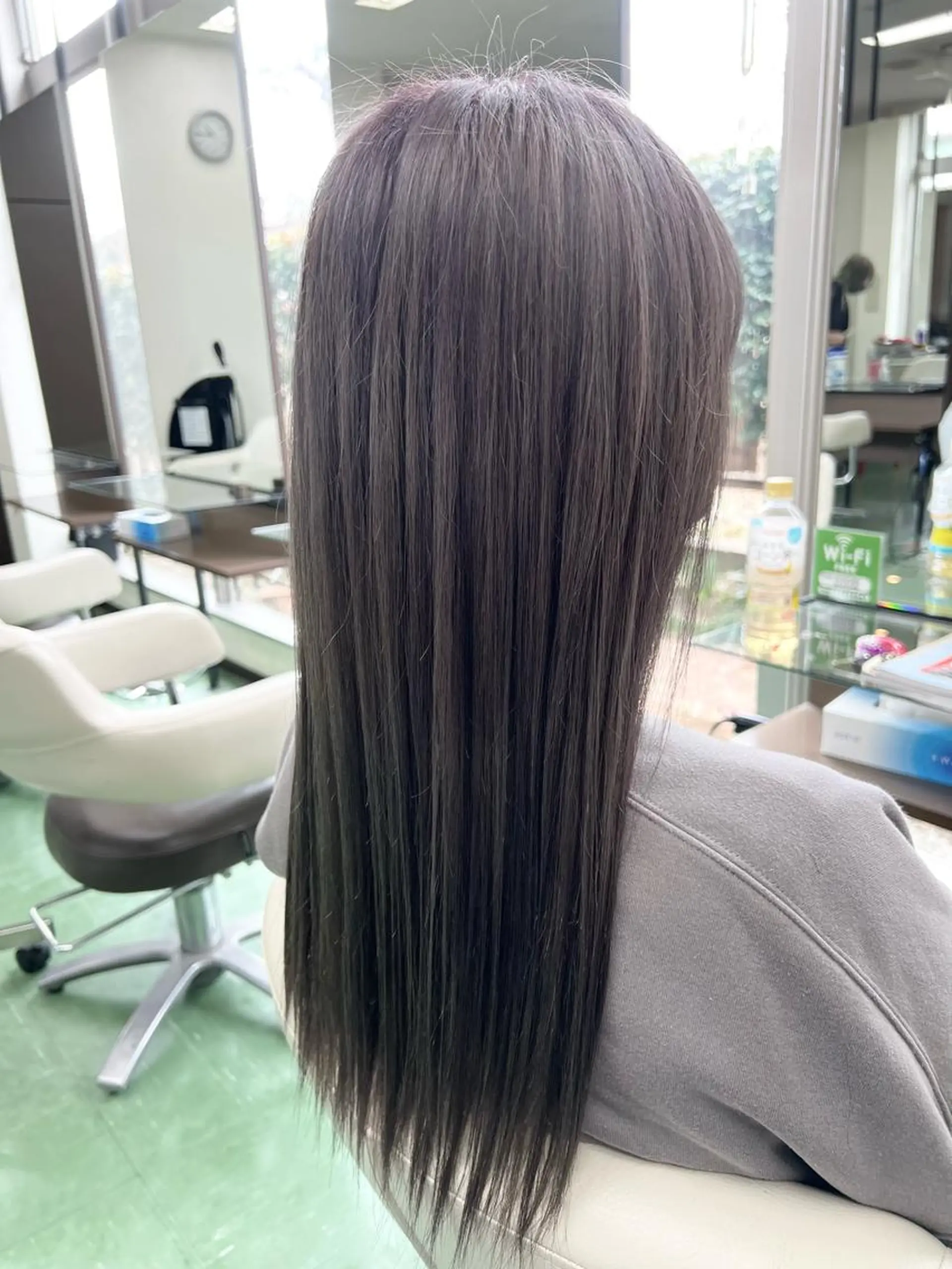 セミロング カラー グレージュ 縮毛矯正 甲田 豪徳のヘアスタイル
