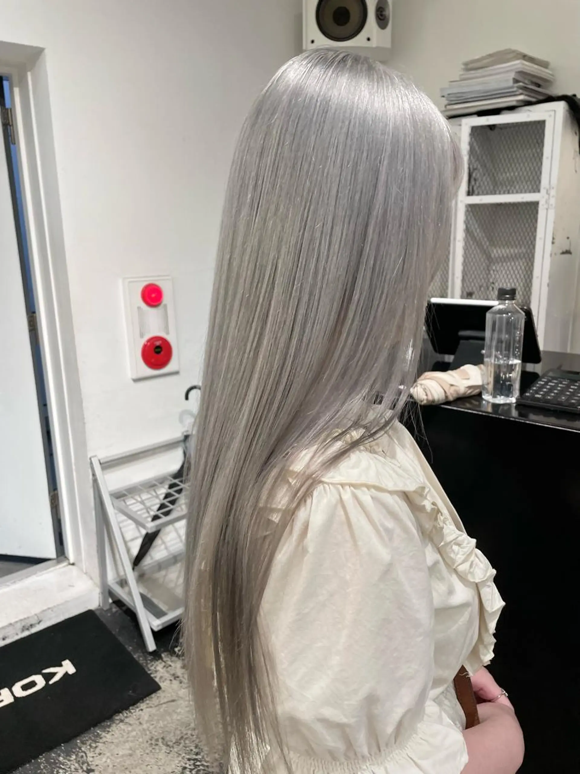 ロング カラー パーマ ヘアアレンジ メンズ キッズ ネイル マツエク・マツパ アイブロウ メンズブリーチ ブリーチ シルバー ホワイトシルバー シルバー カット ヘアカラー トリートメント 艶ハイトーン/ヘア アレンジAYAKAのヘアスタイル