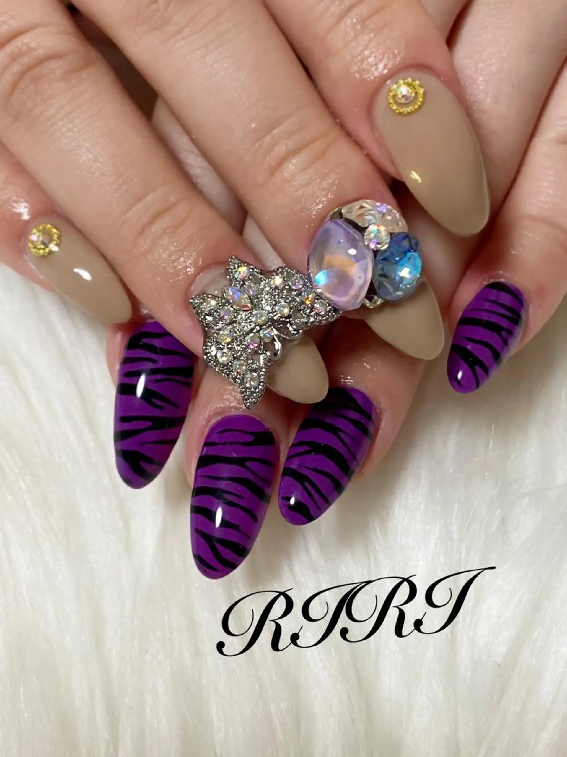 ネイル アニマル柄 ブルー ジェルネイル キラキラネイル ショートネイル ハンドネイル riri オーナーのネイルデザイン