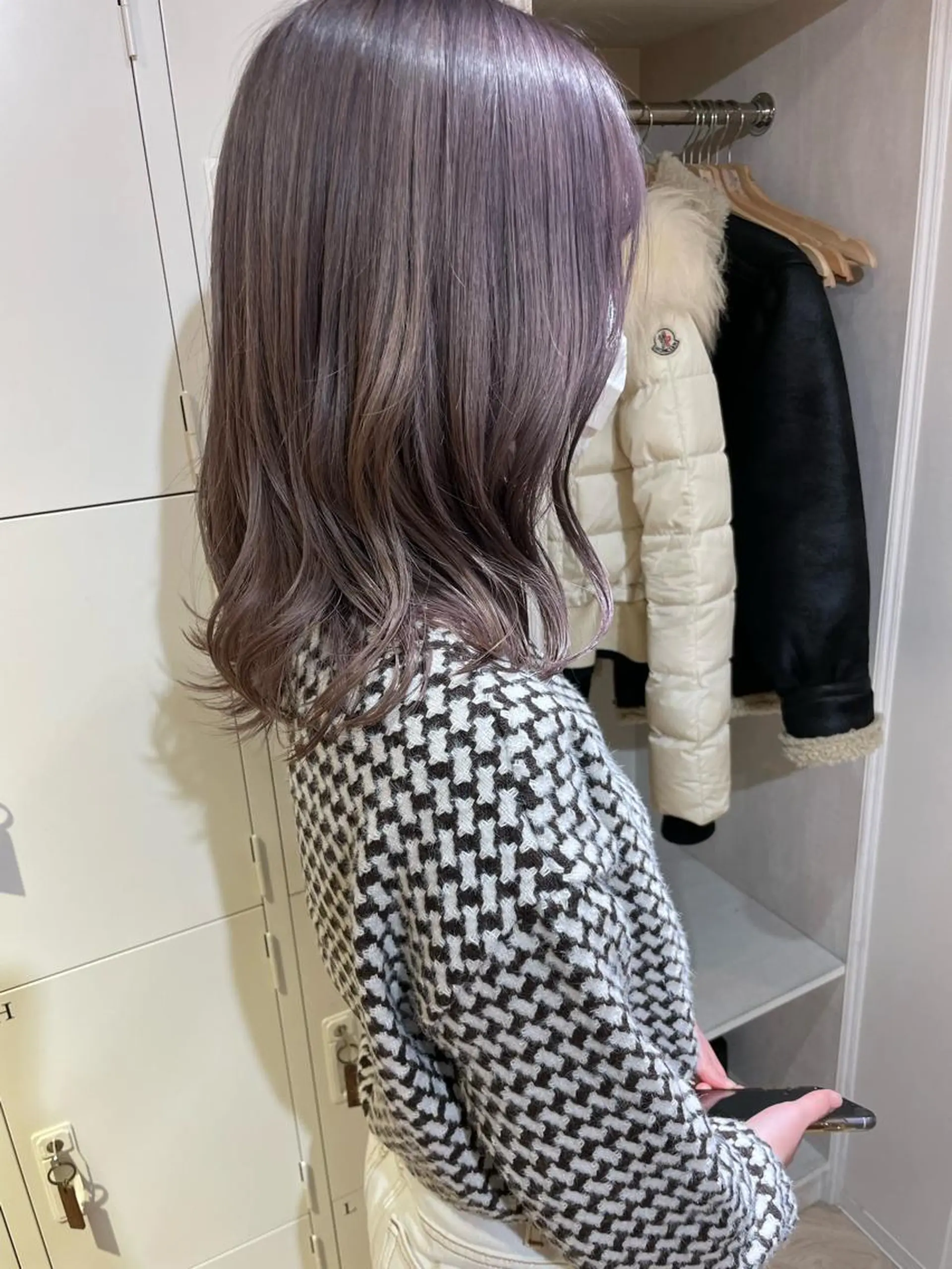 ミディアム カラー akane .のヘアスタイル