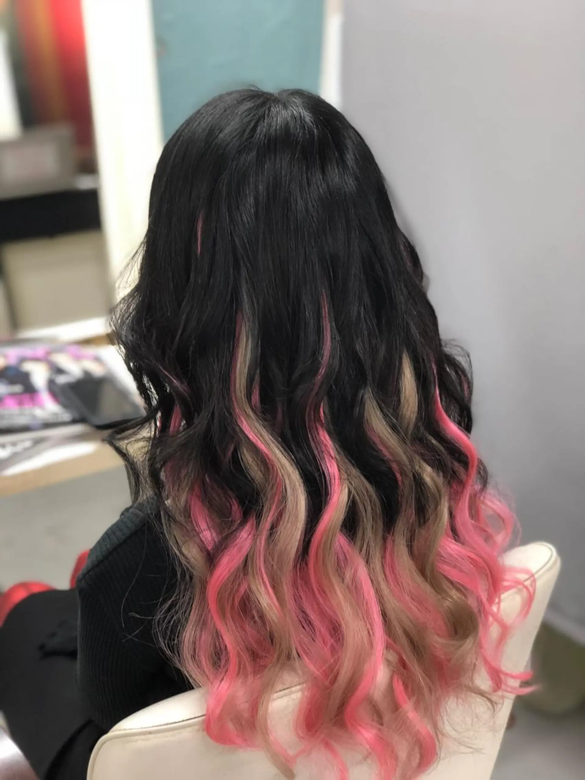 ロング カラー ヘアアレンジ アッシュ ミルクティーアッシュ ピンクカラー エクステ ロング 枝毛カット＆髪質改善 満足NO.1岡しゃんのヘアスタイル