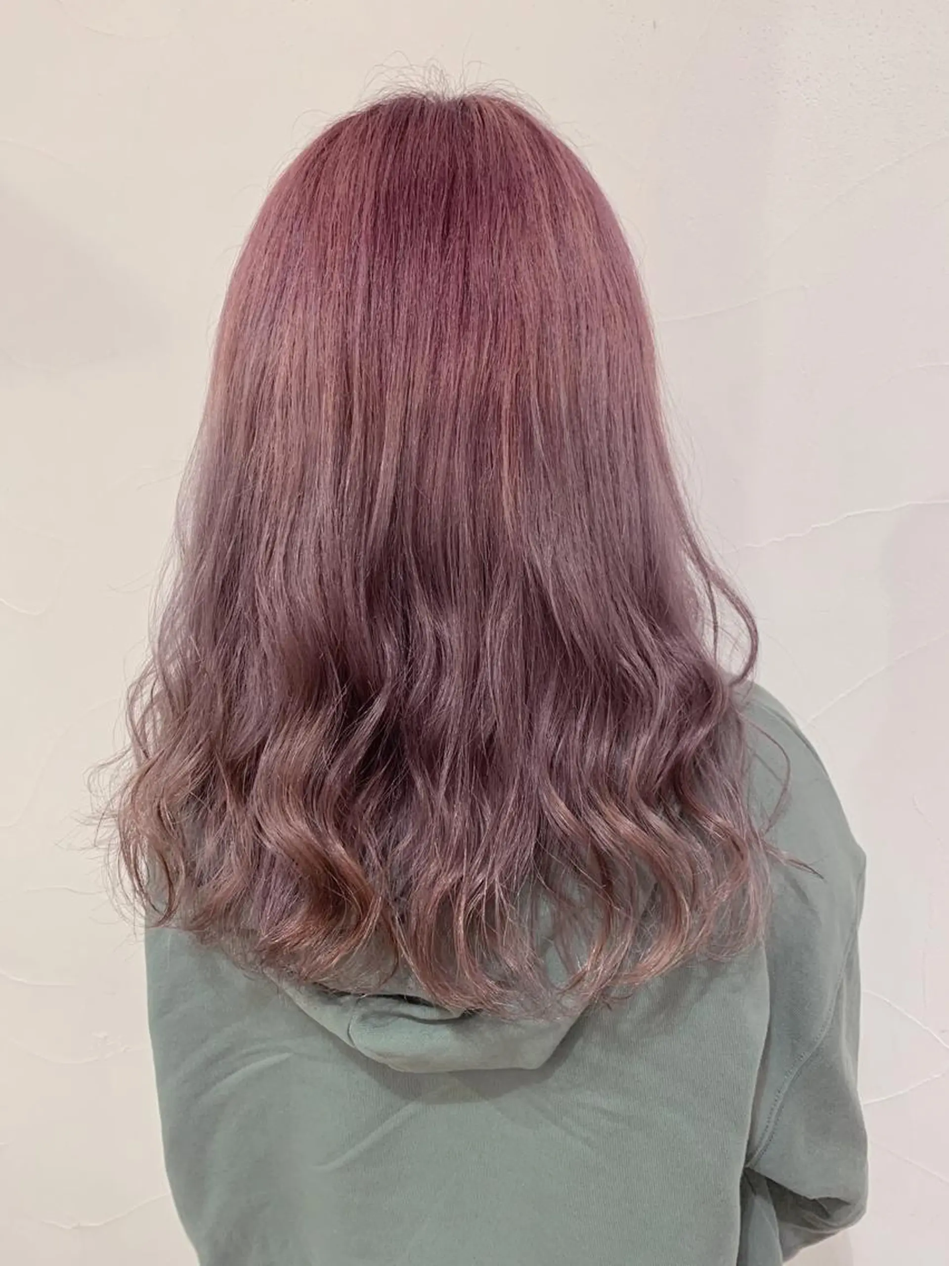 ロング カラー 乳井 悠香のヘアスタイル