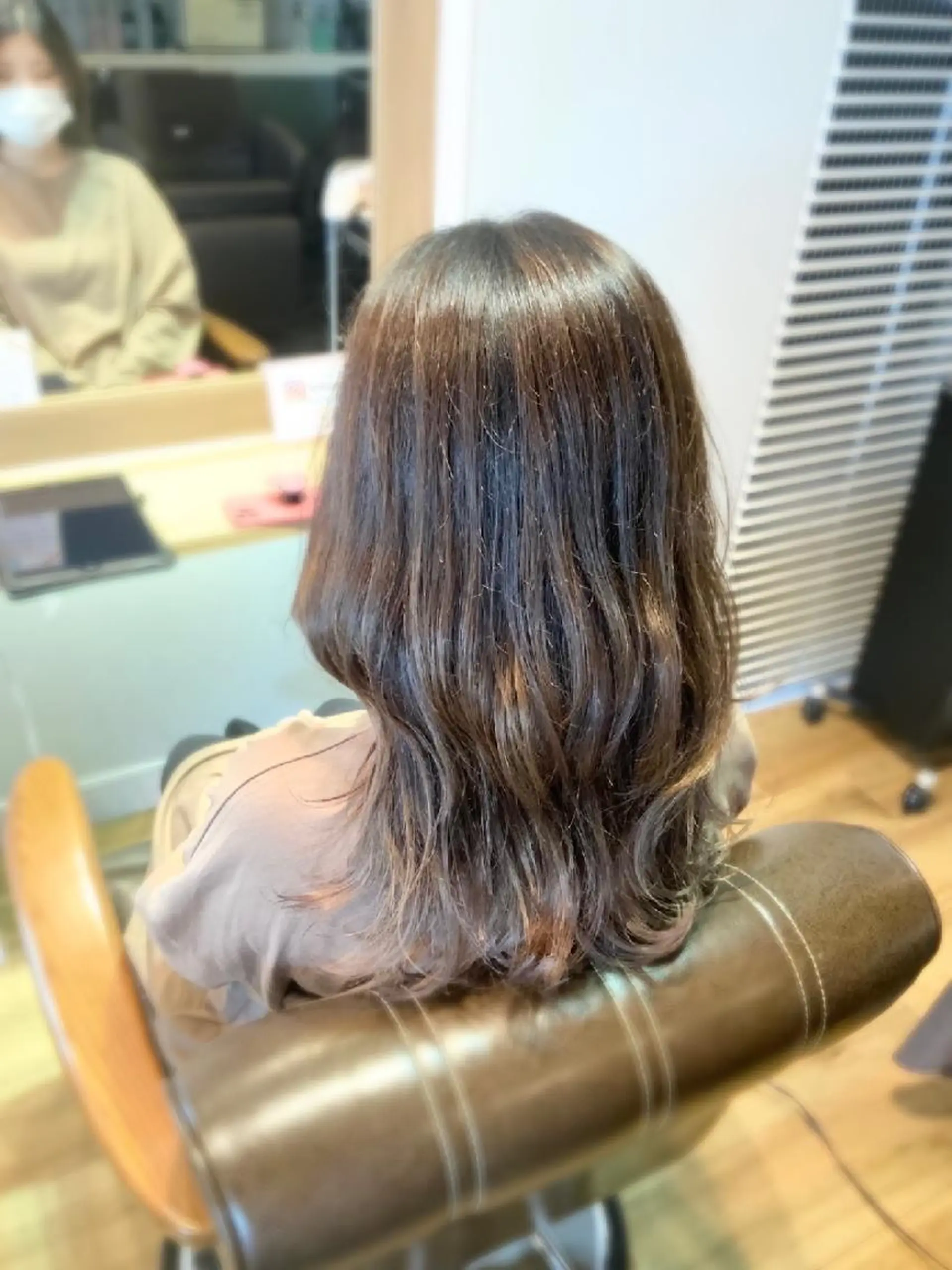 カラー ブリーチ グラデーションカラー グレージュ ピンクカラー 堀 望美のヘアスタイル