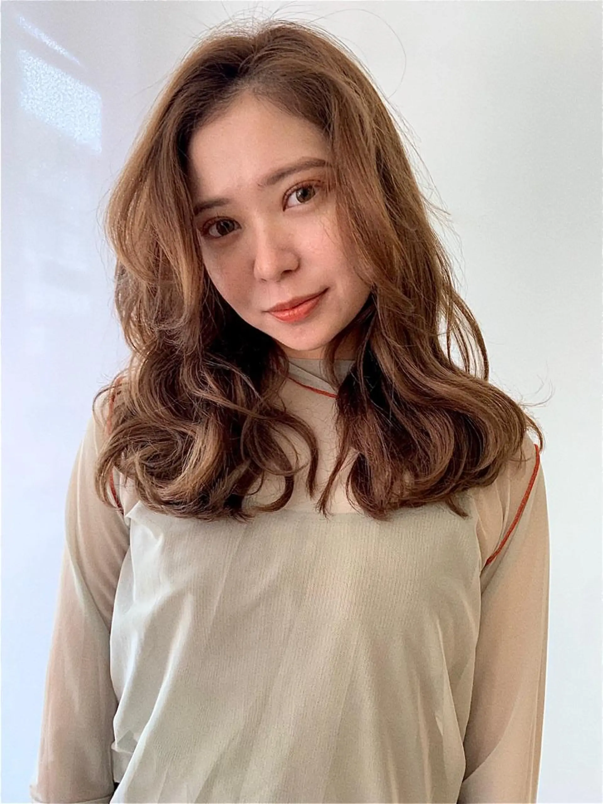 セミロング カラー 石川 葵のヘアスタイル